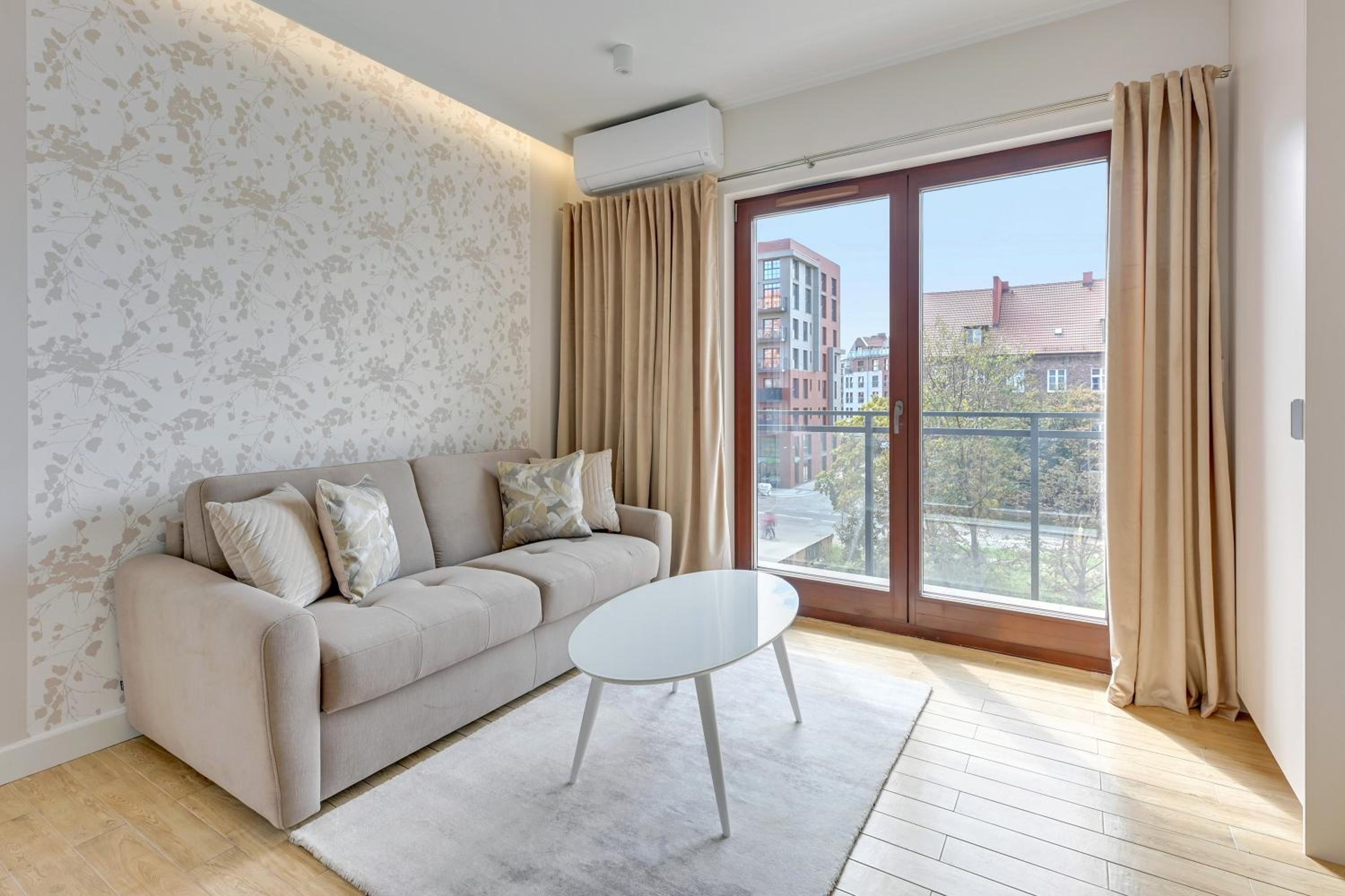 Aura III Apartments & Free Parking by Downtown Apartments