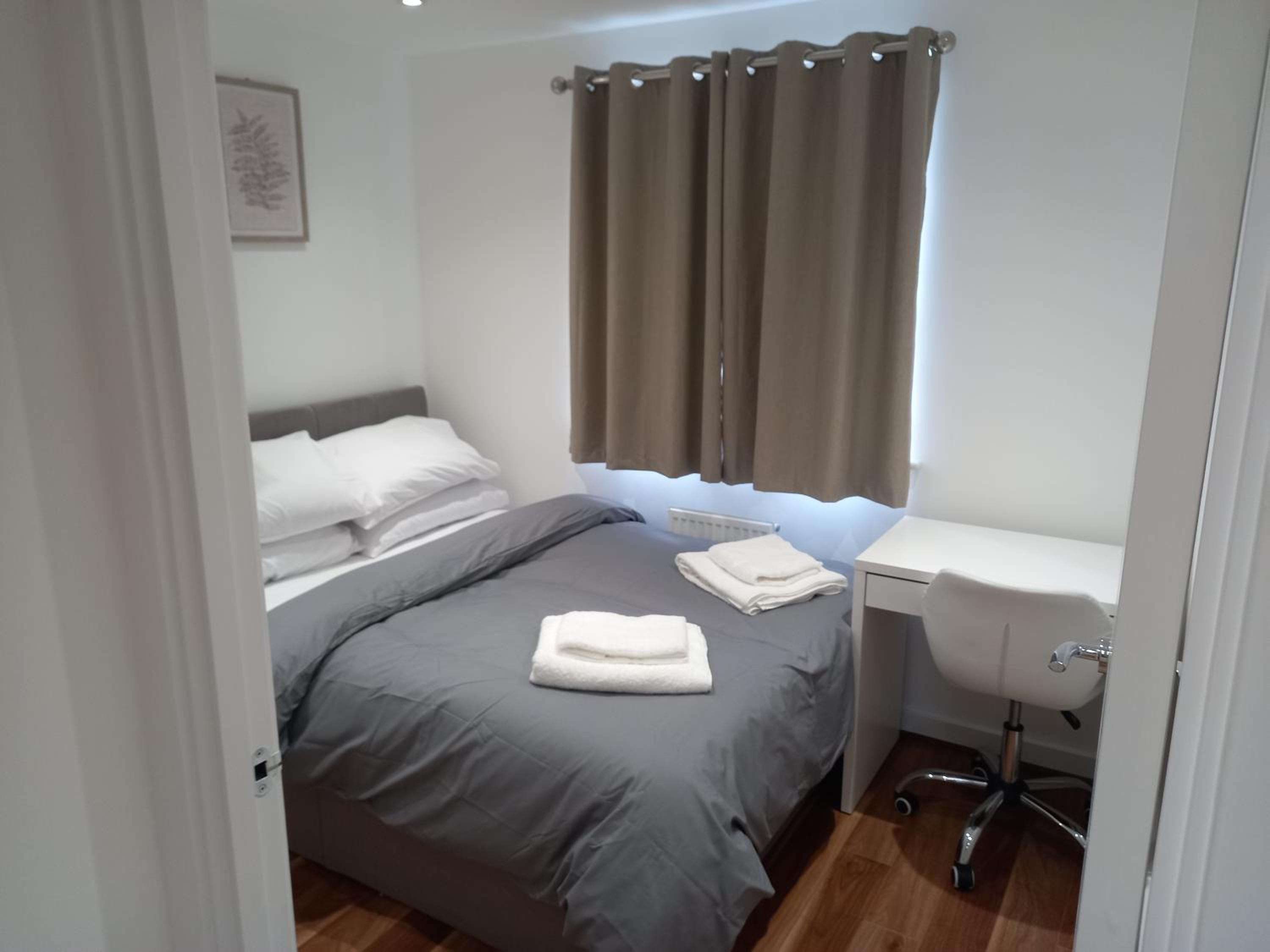Modern 3bedroom house with Netflix & 2Driveway parking