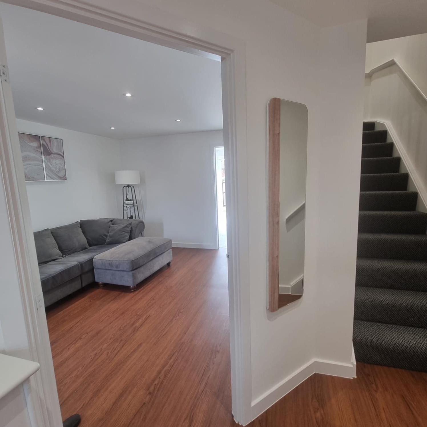 Modern 3bedroom house with Netflix & 2Driveway parking