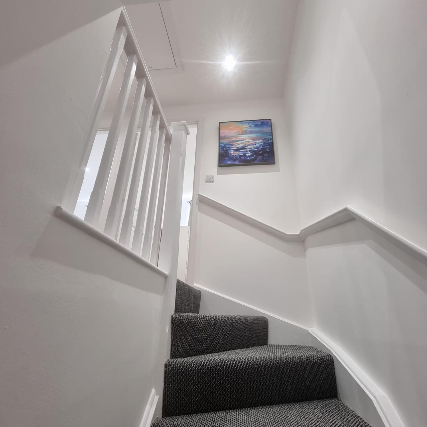 Modern 3bedroom house with Netflix & 2Driveway parking