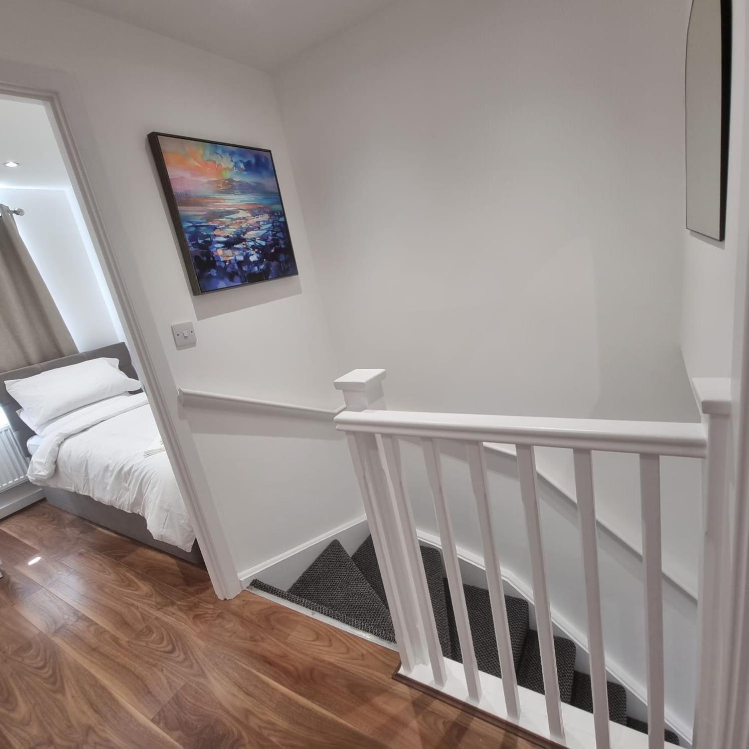Modern 3bedroom house with Netflix & 2Driveway parking