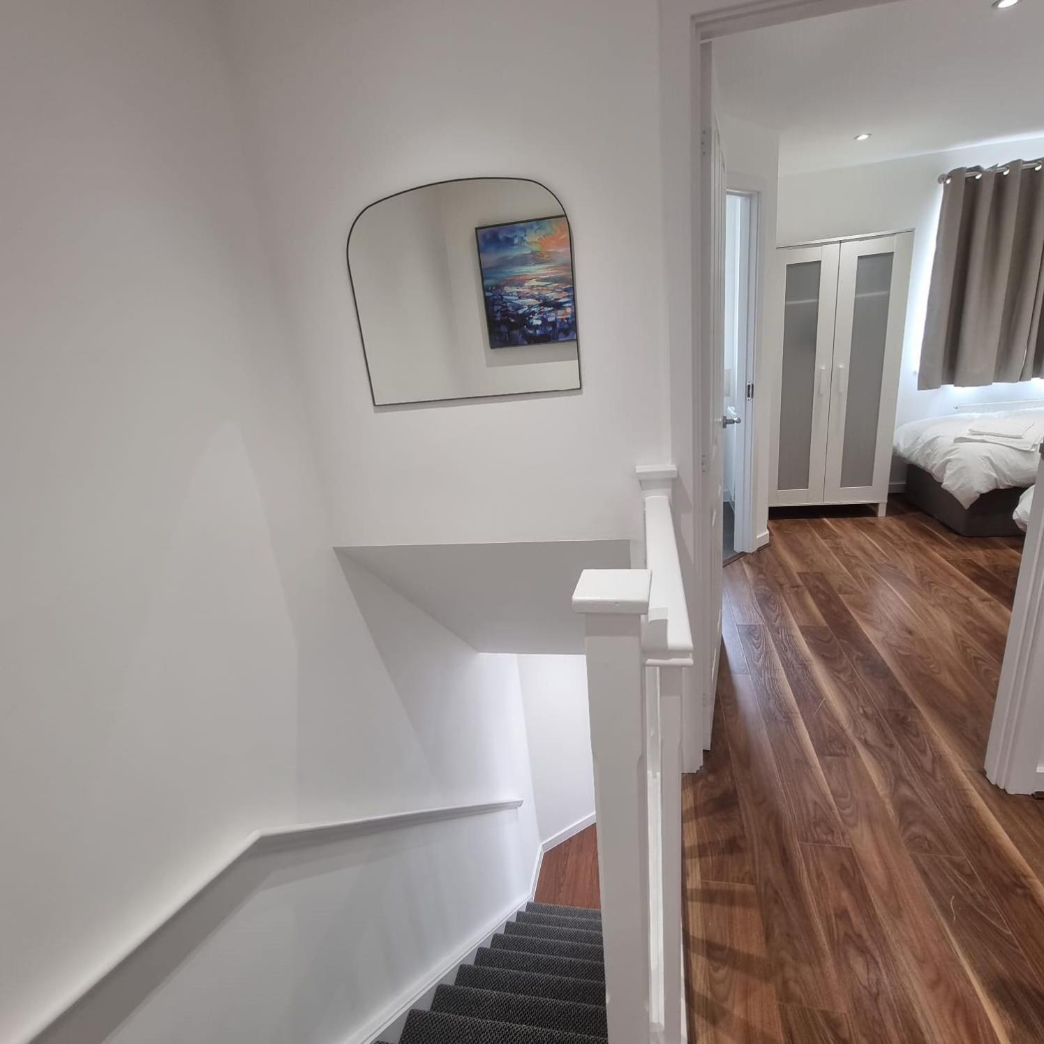 Modern 3bedroom house with Netflix & 2Driveway parking