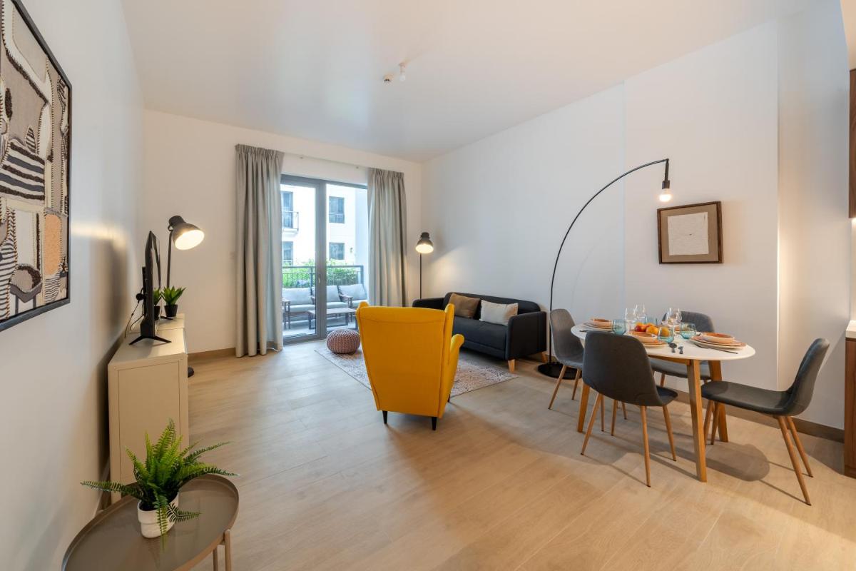 Bustling Beach Hotspot - Stylish Interior - La Mer