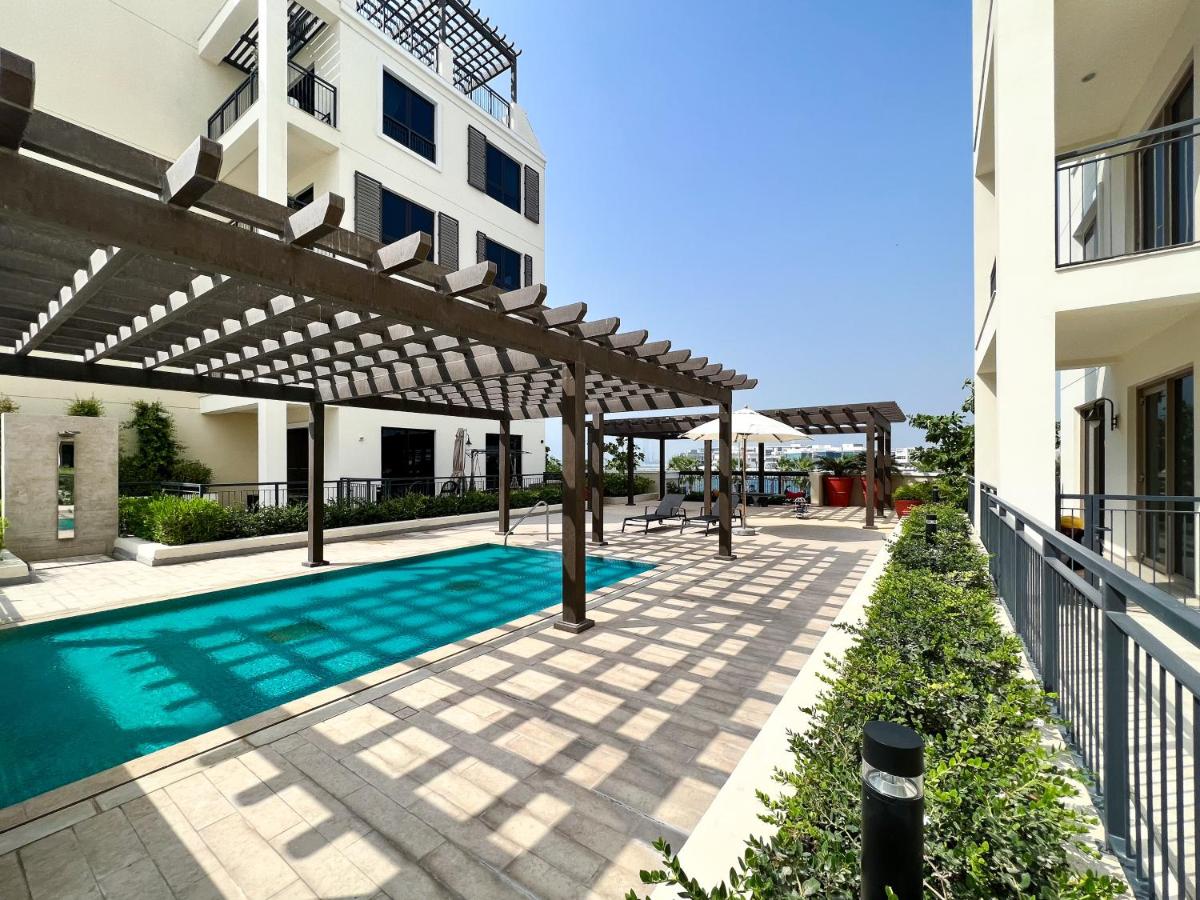 Bustling Beach Hotspot - Stylish Interior - La Mer