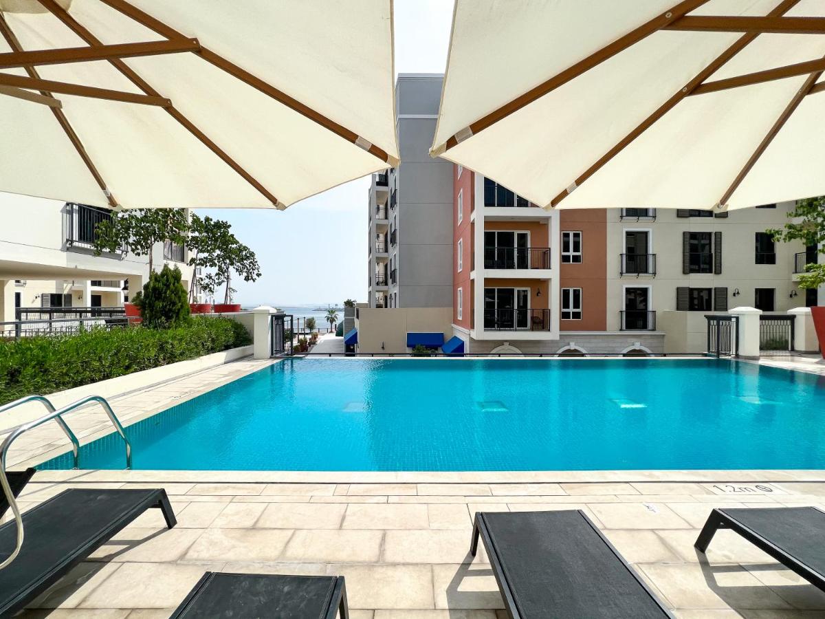 Bustling Beach Hotspot - Stylish Interior - La Mer