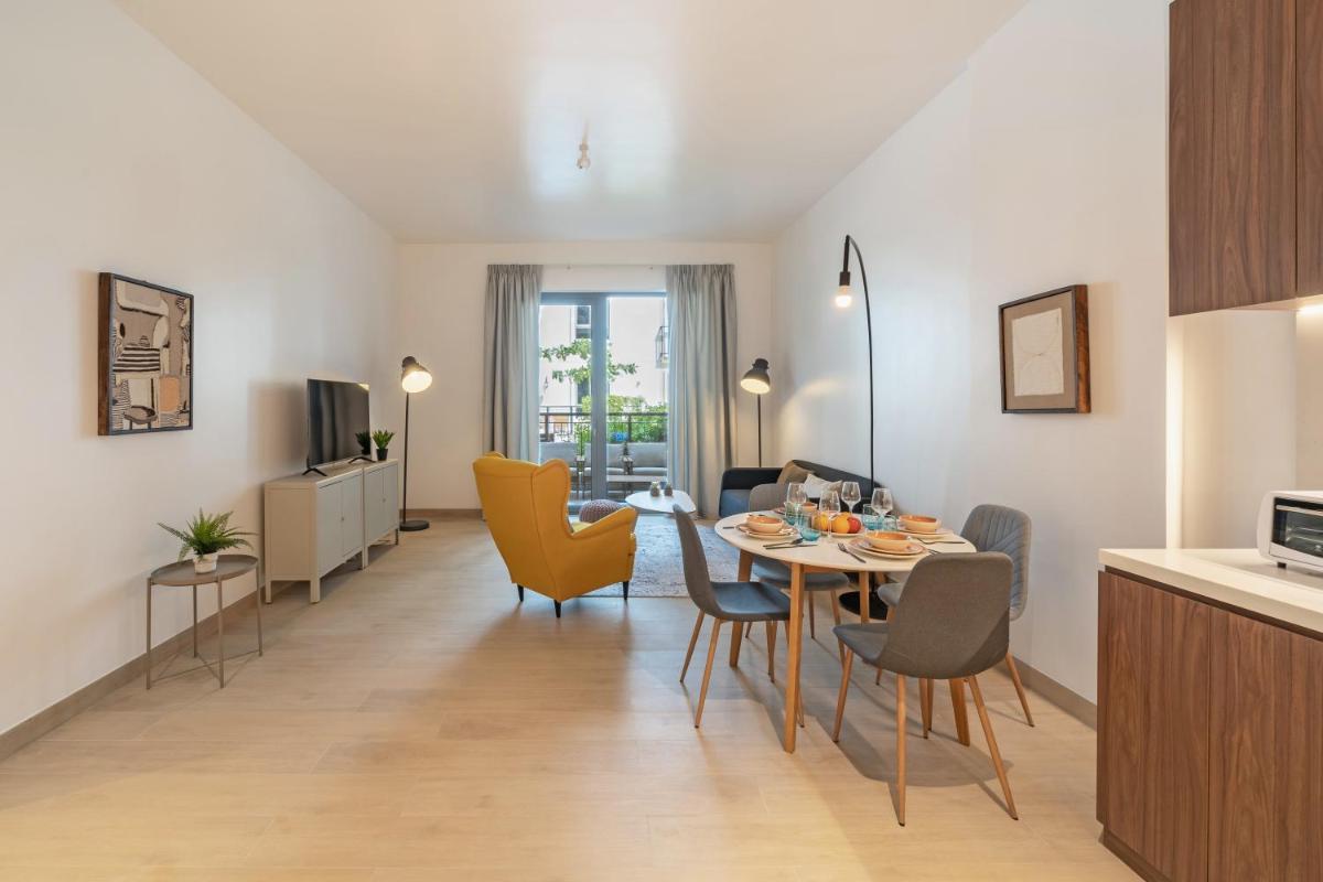Bustling Beach Hotspot - Stylish Interior - La Mer
