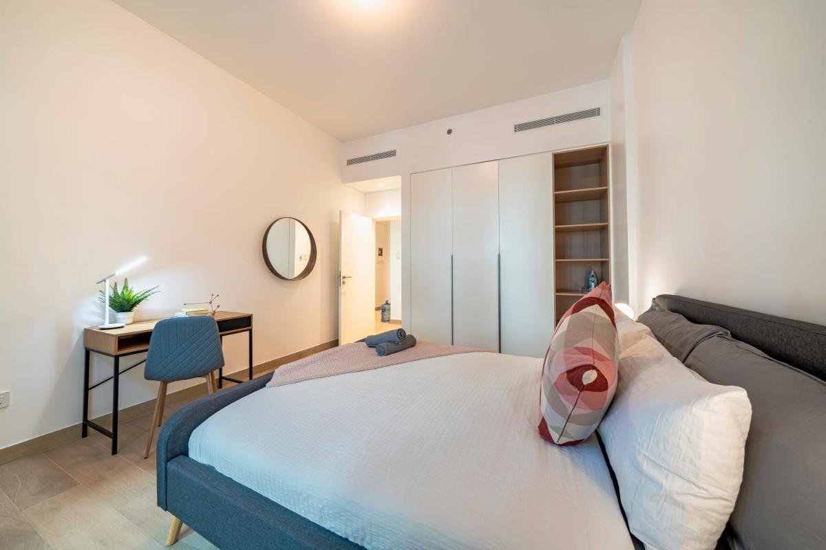 Bustling Beach Hotspot - Stylish Interior - La Mer