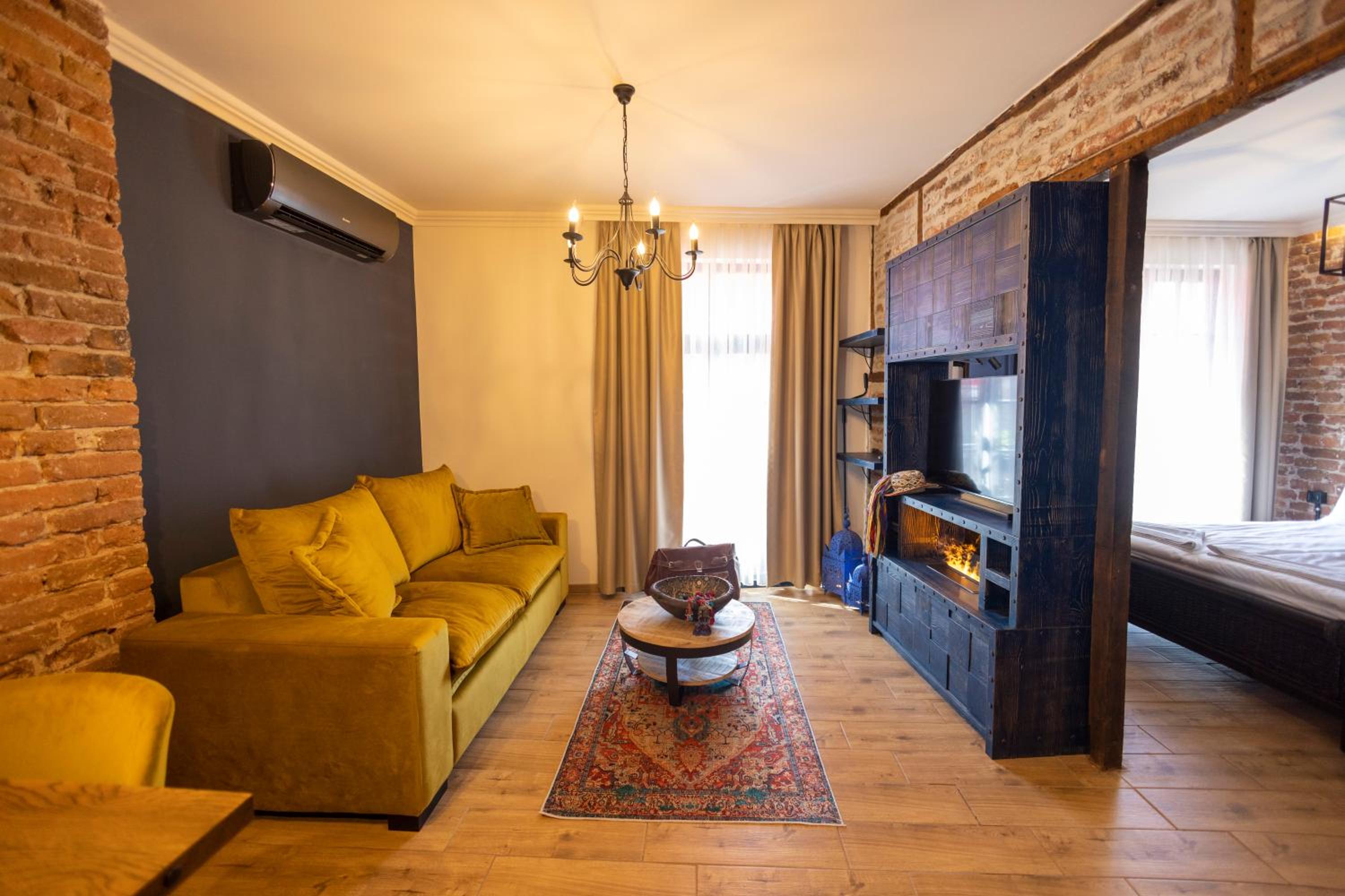 NOMAD STUDIOS, Kapana