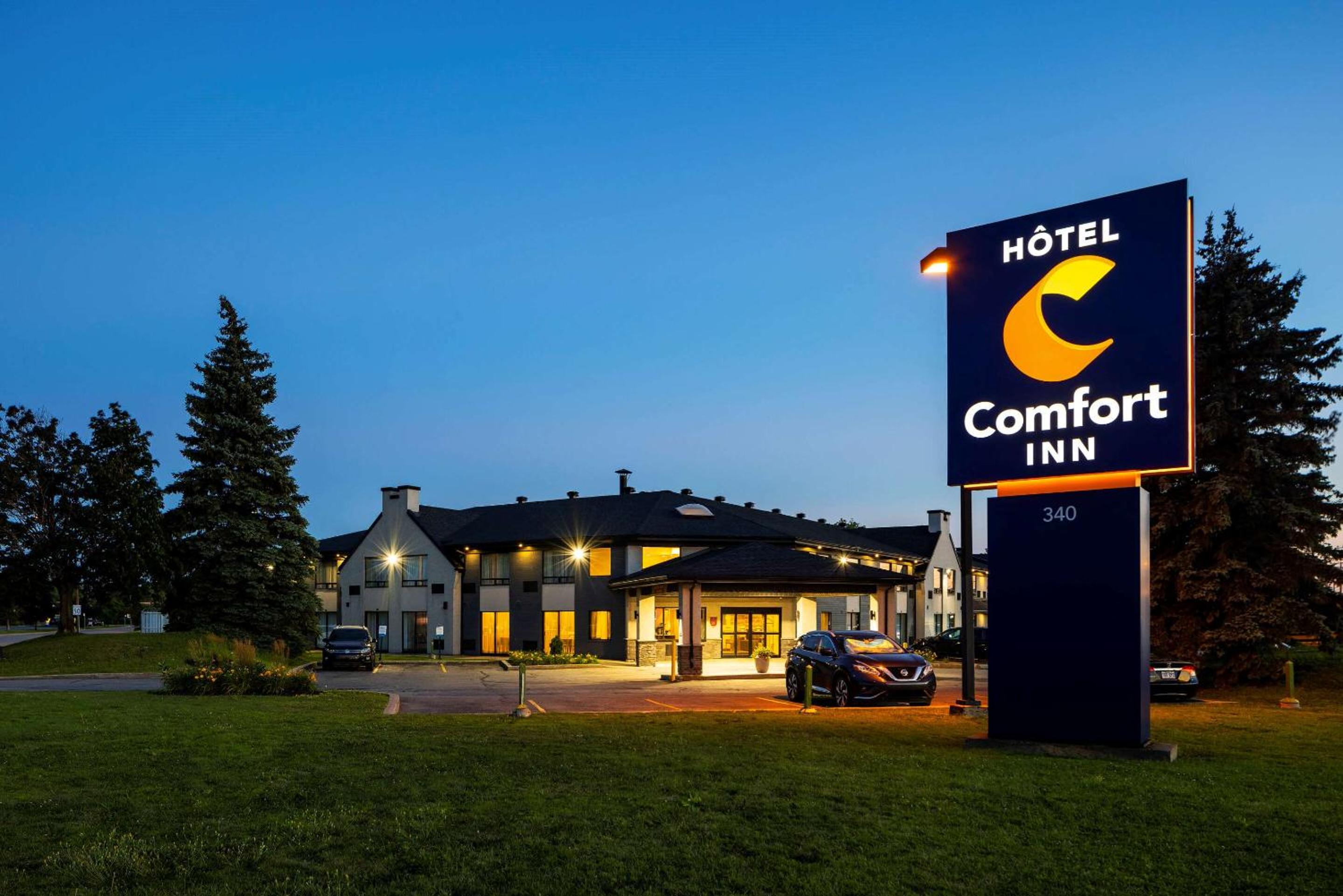 Montreal Vacations - Comfort Inn Airport Dorval - Property Image 2