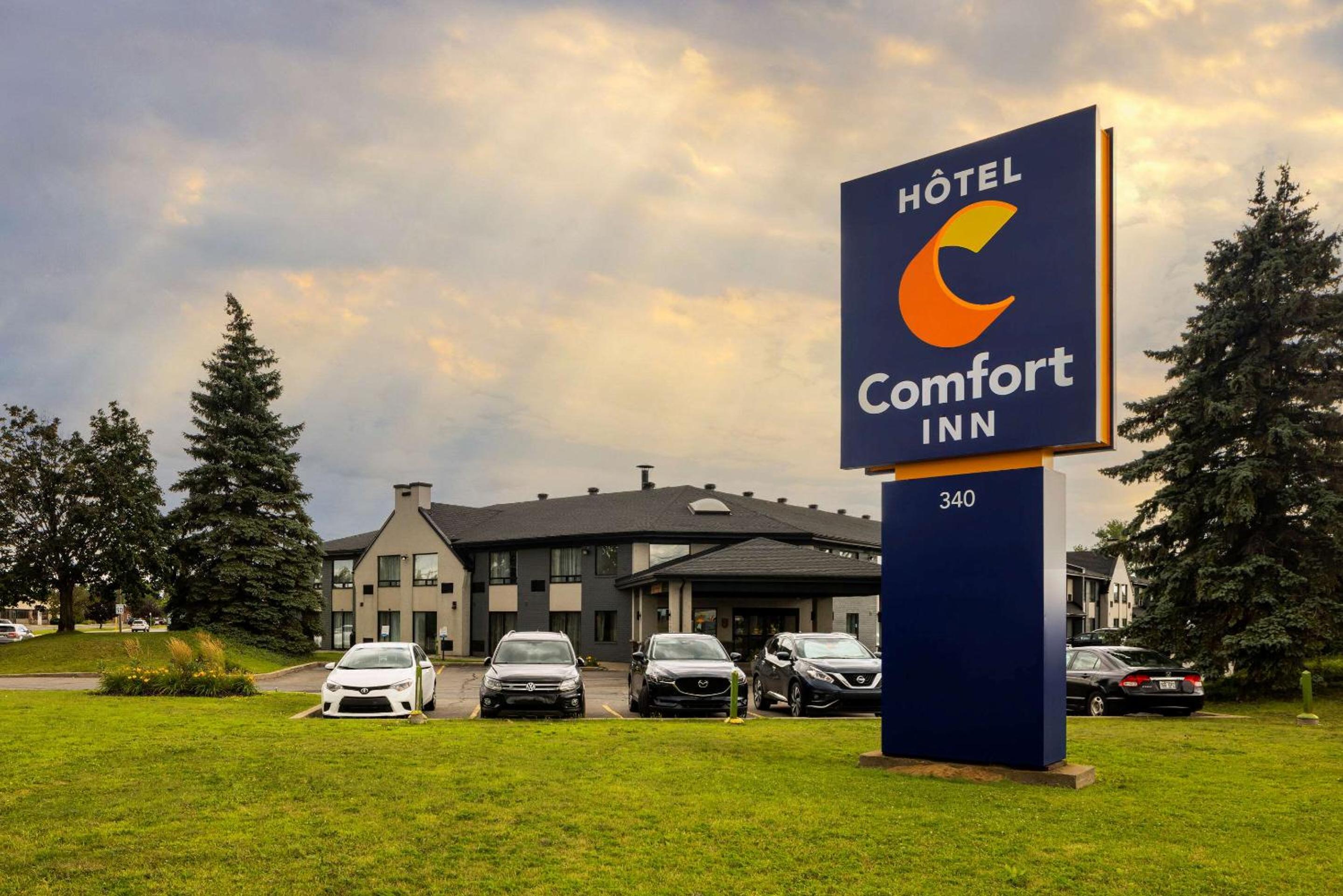Montreal Vacations - Comfort Inn Airport Dorval - Property Image 3