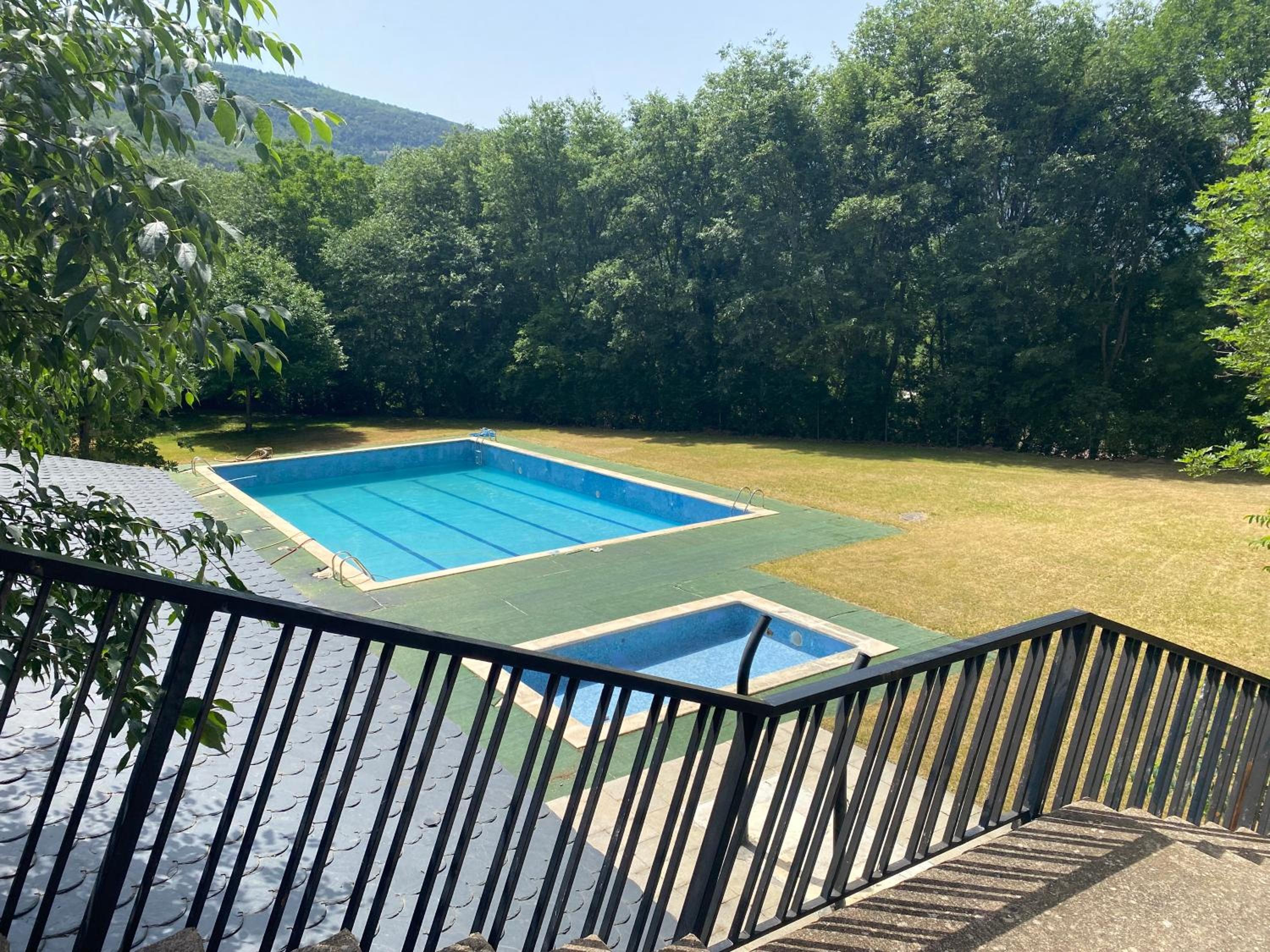 ACOGEDOR PISO EN SORT CON PISCINA