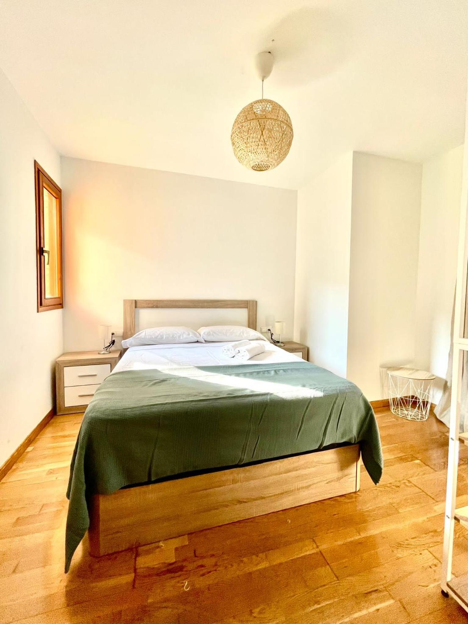 ACOGEDOR PISO EN SORT CON PISCINA