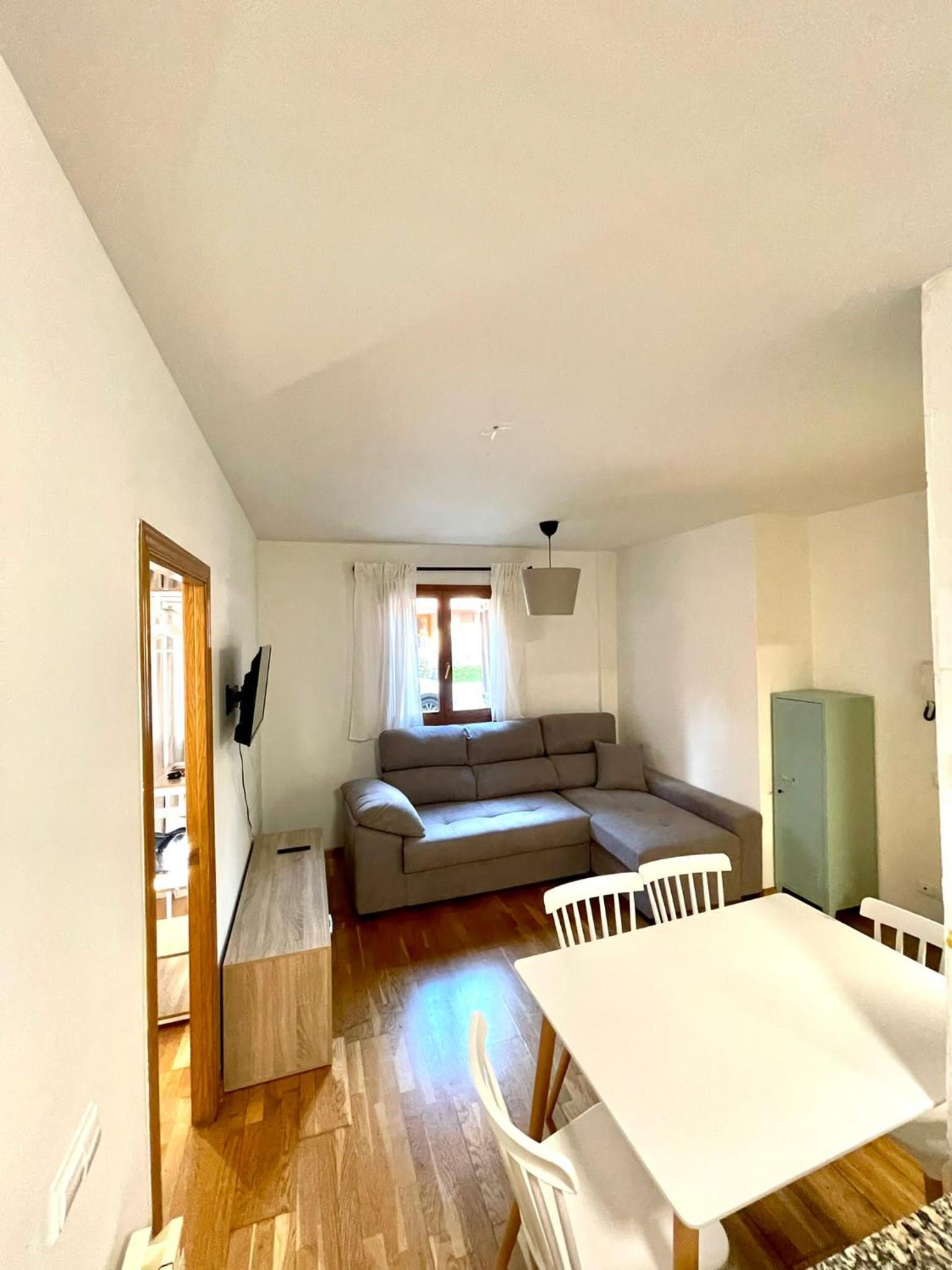 ACOGEDOR PISO EN SORT CON PISCINA