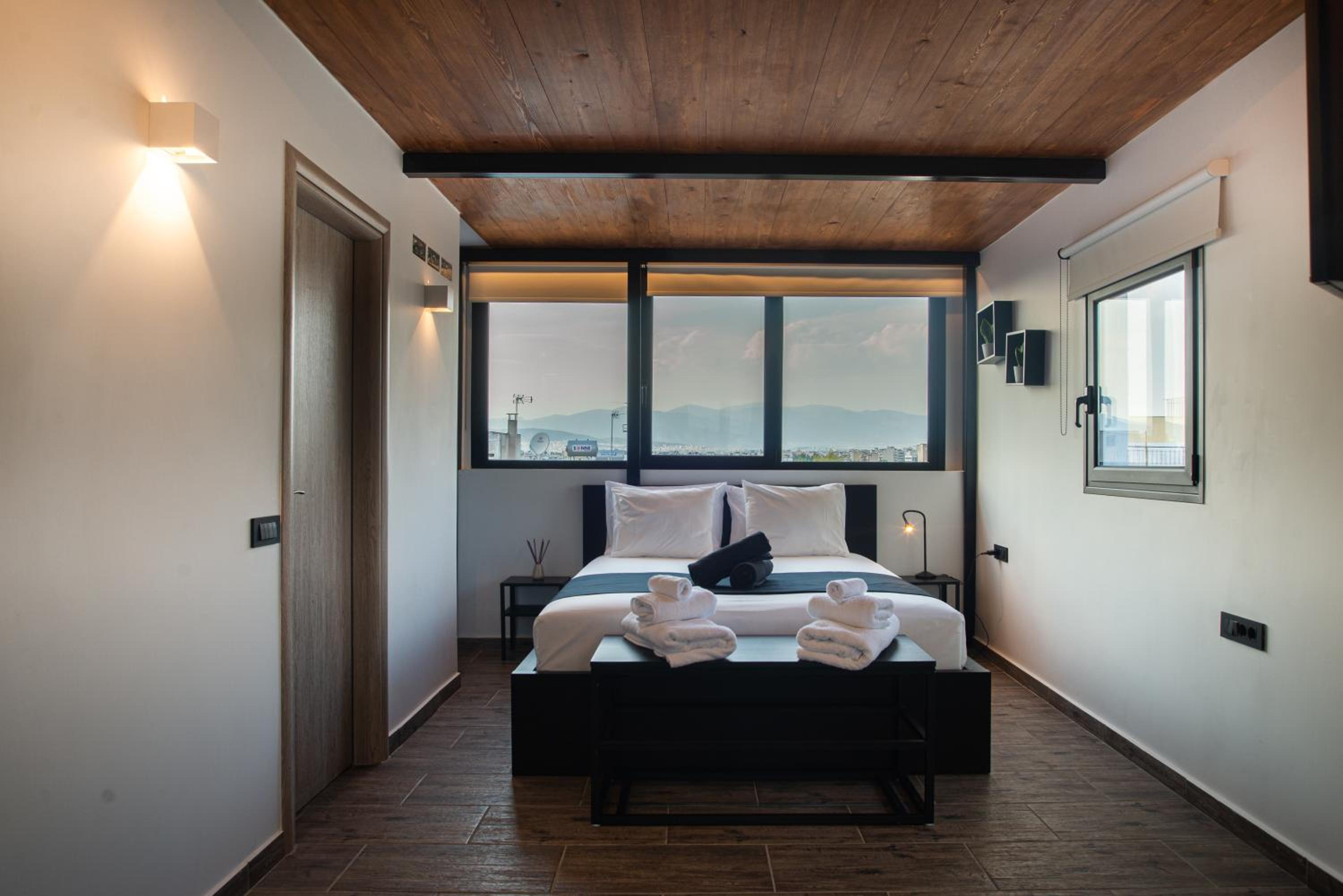 Private Jacuzzi & Acropolis View - The Urban Loft photo 4