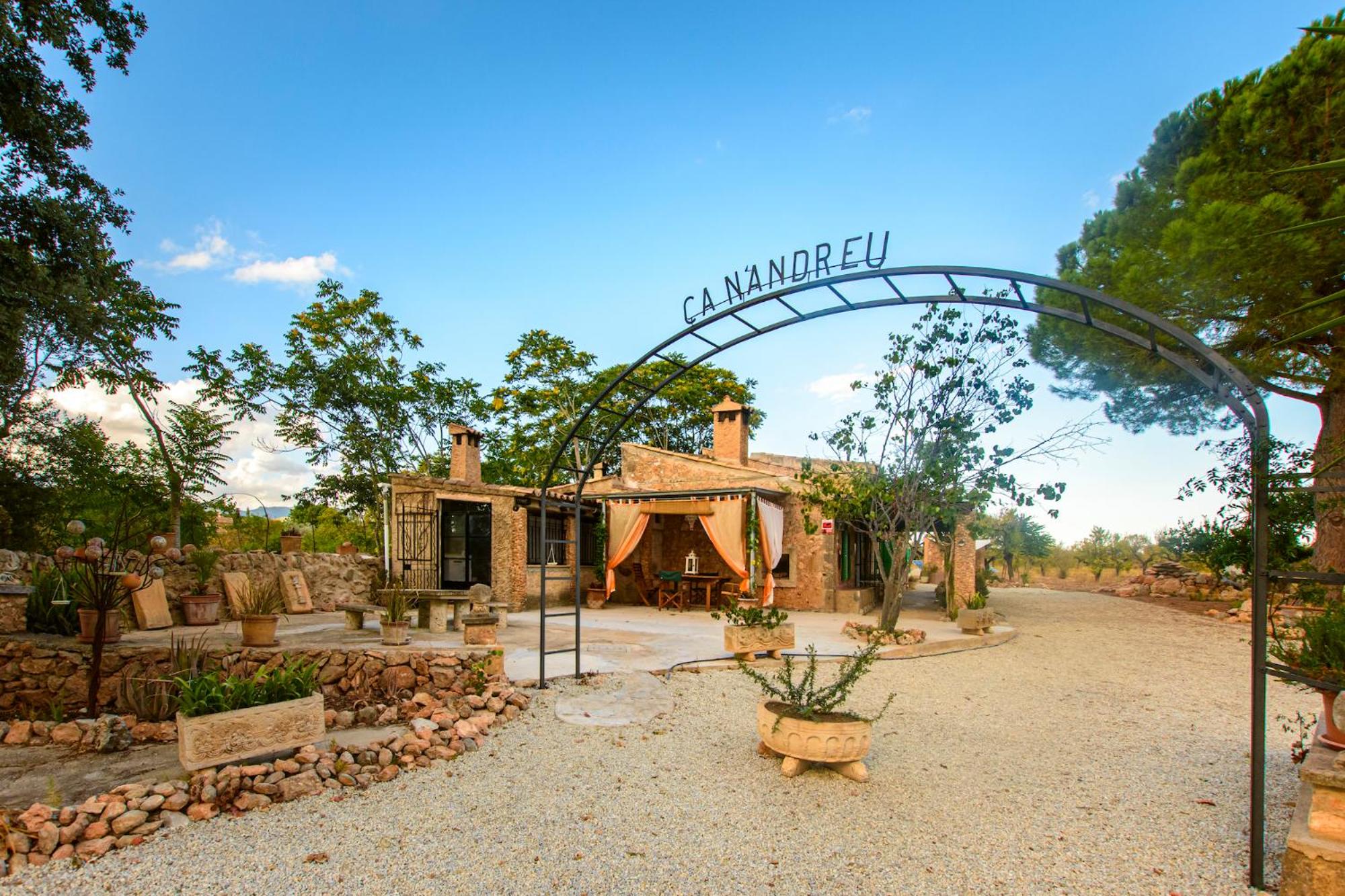 Nice Majorcan country house Sta Maria del Camí by Renthousing