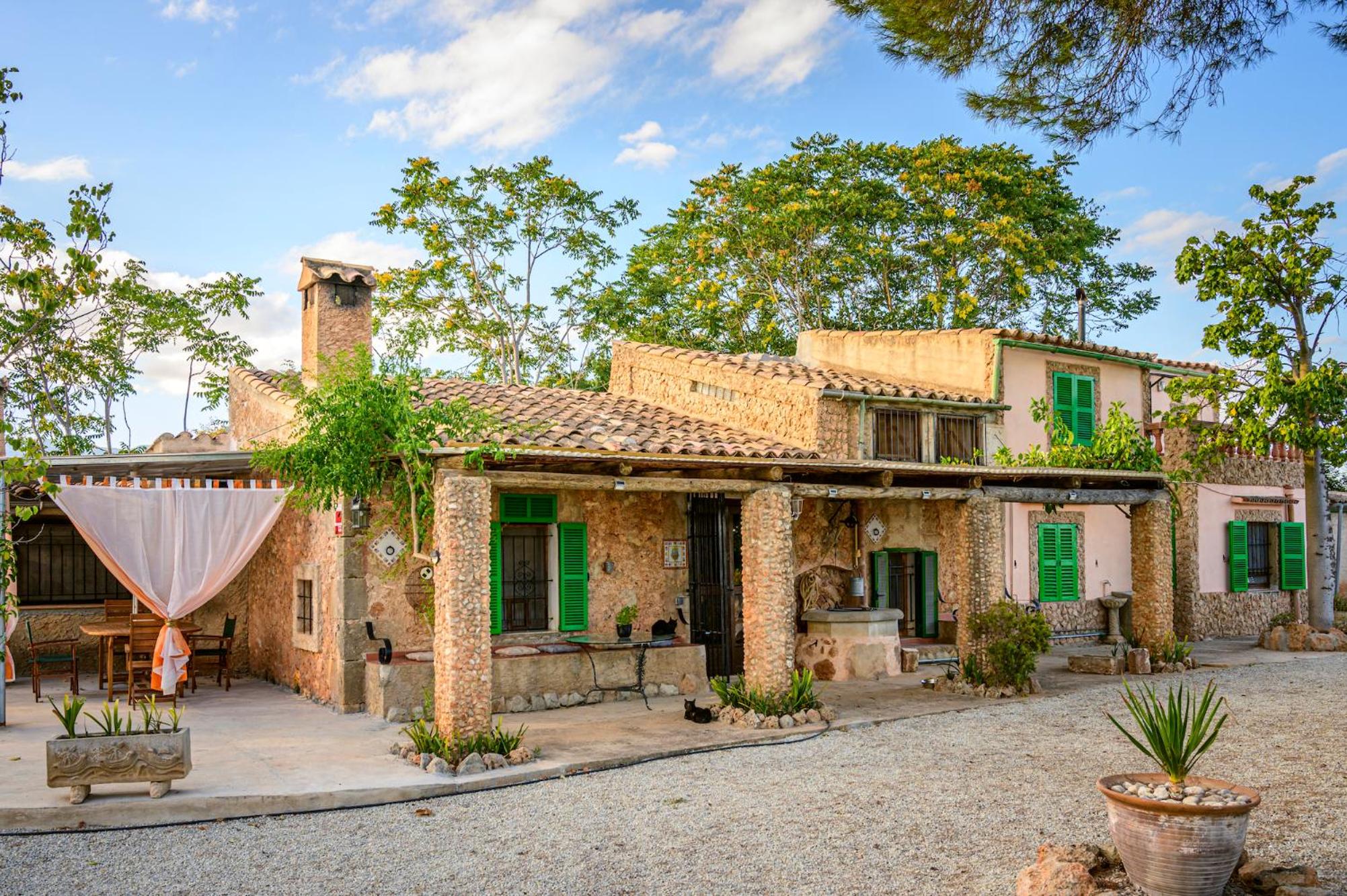 Nice Majorcan country house Sta Maria del Camí by Renthousing