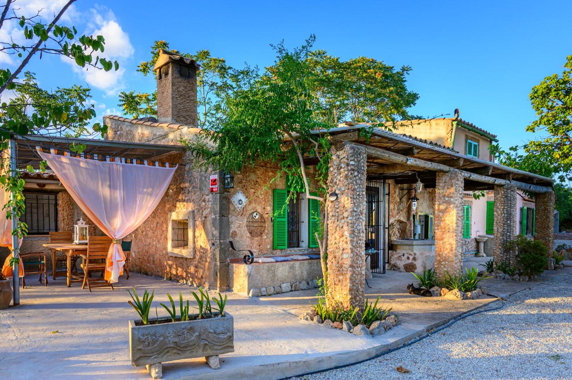 Nice Majorcan country house Sta Maria del Camí by Renthousing