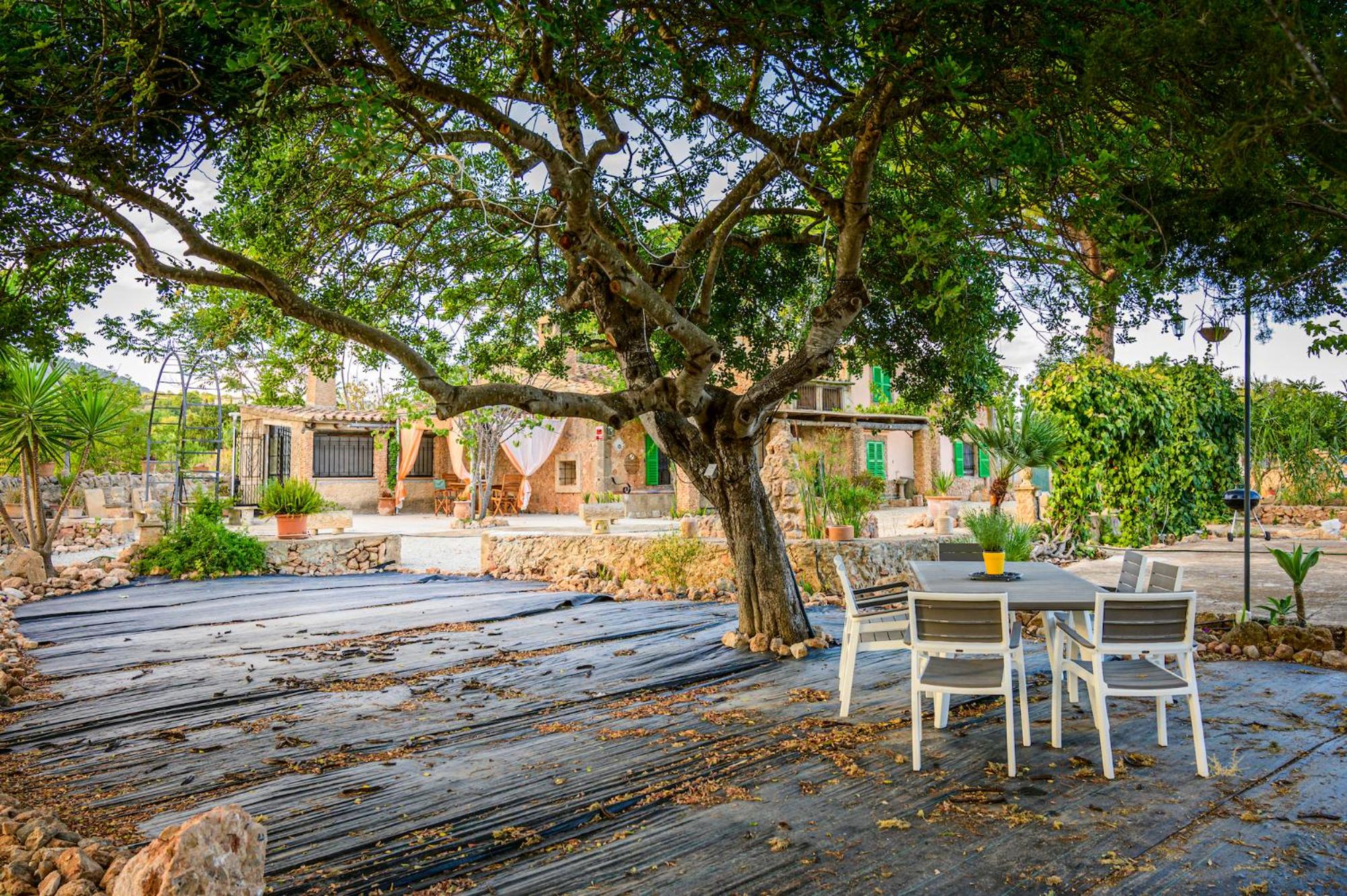 Nice Majorcan country house Sta Maria del Camí by Renthousing