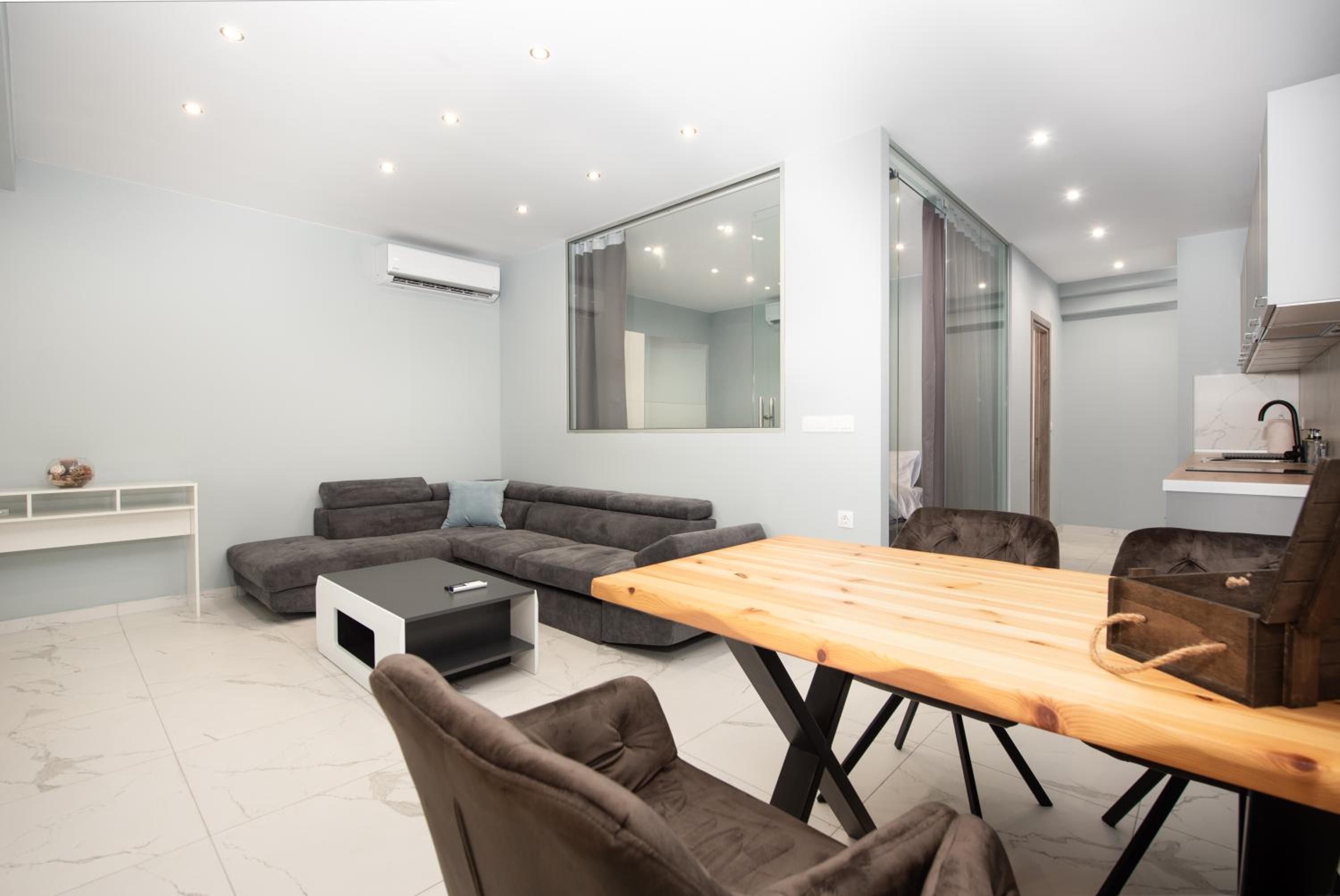 Sea & City LUXURY SUITE view 2