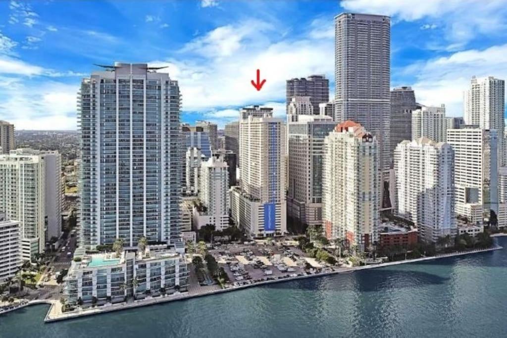 Lovely condo with city & ocean views. Sleep up to 6 people!