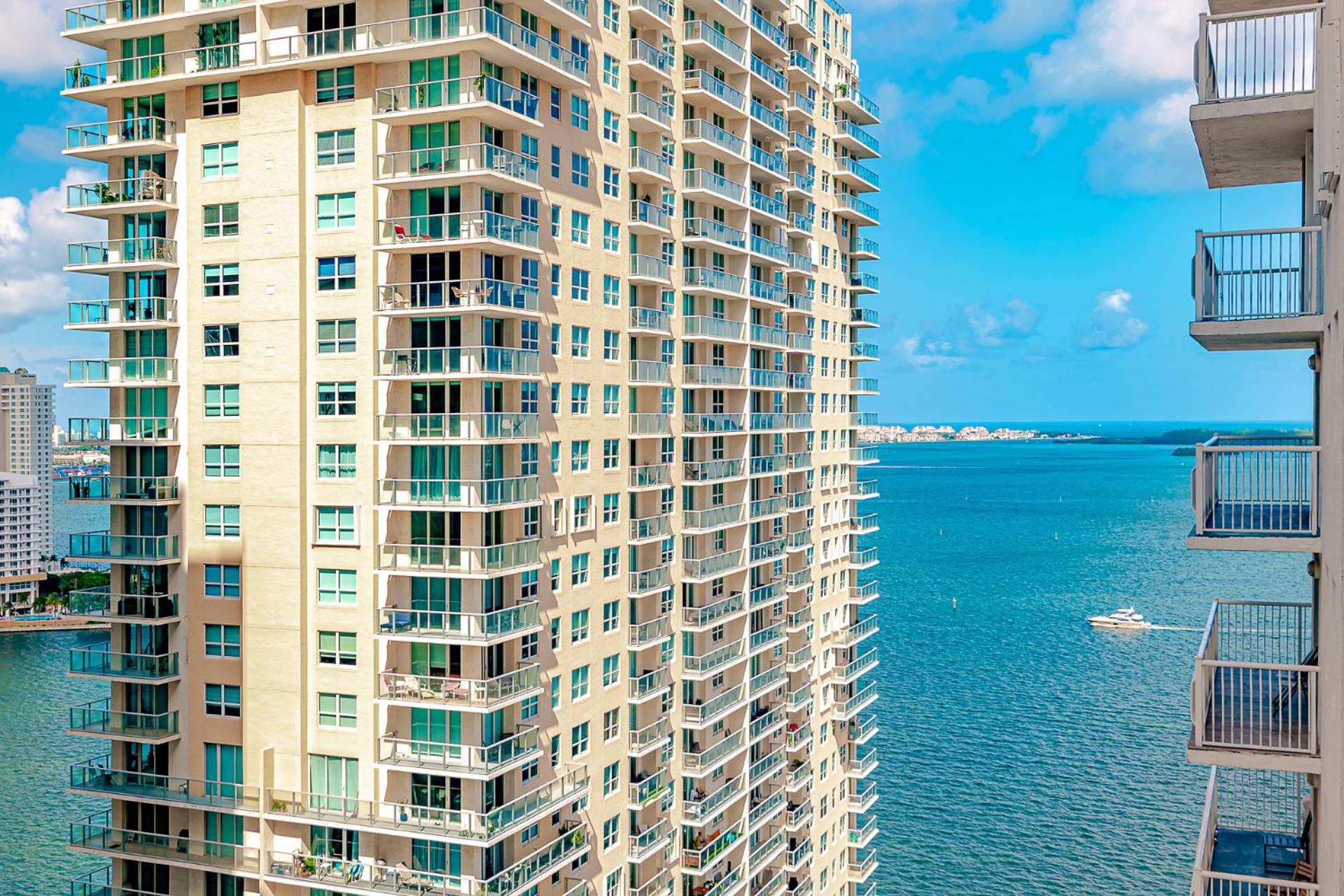 Hotel Lovely Condo With City & Ocean Views. Sleep Up To 6 People!