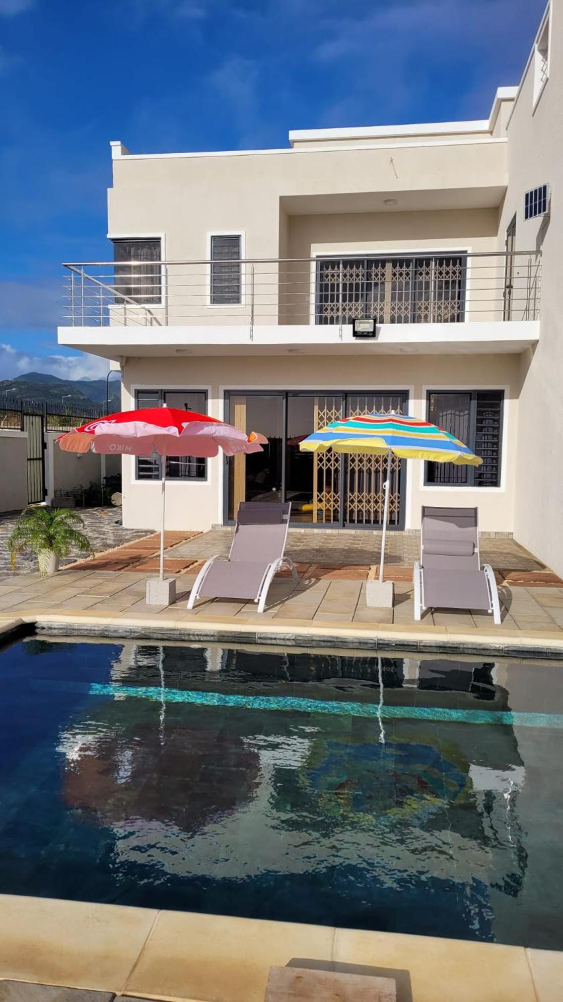 Coquette villa avec piscine view 4