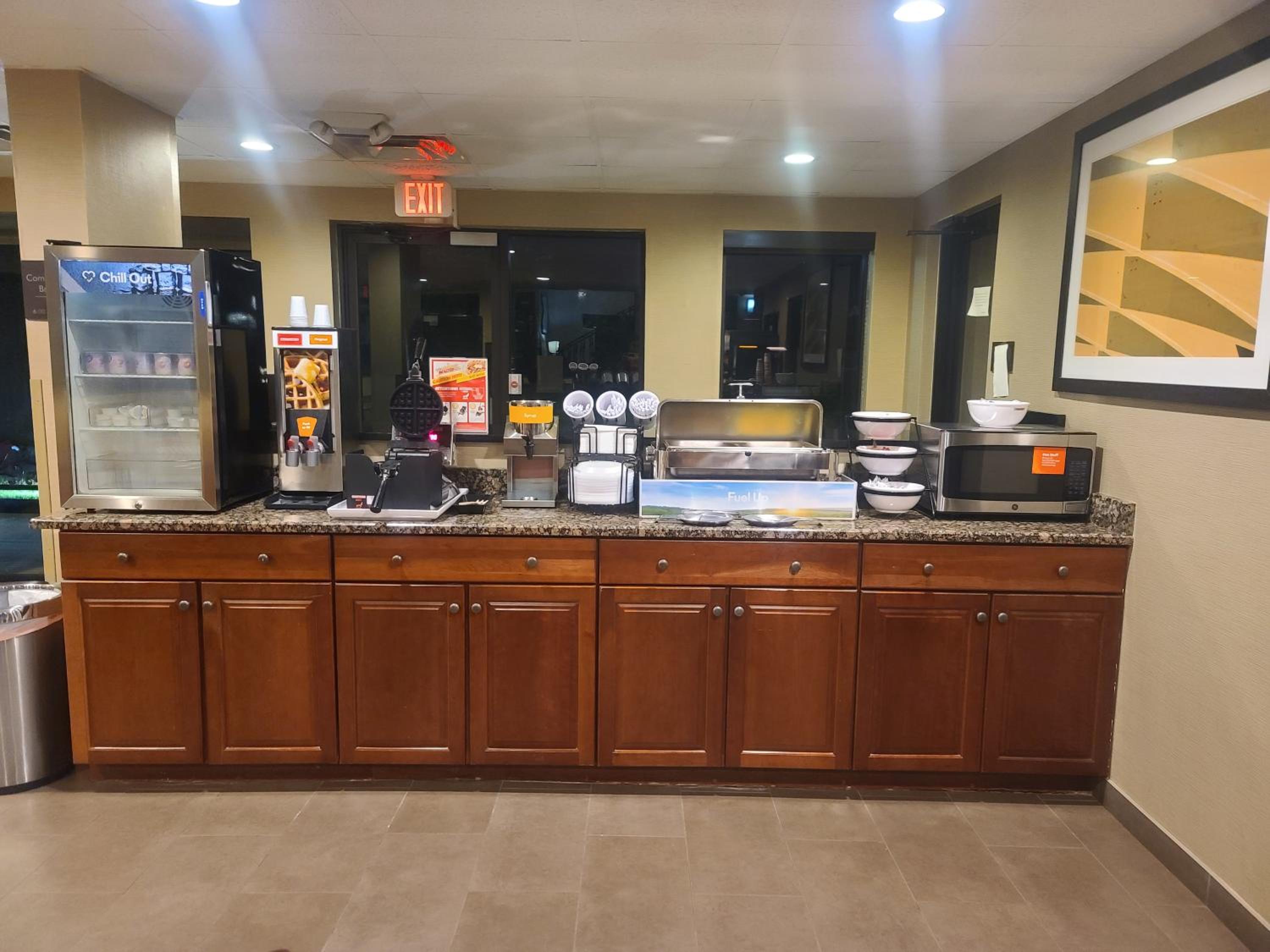 Birmingham Vacations - Comfort Inn  Suites Leeds I-20 - Property Image 3