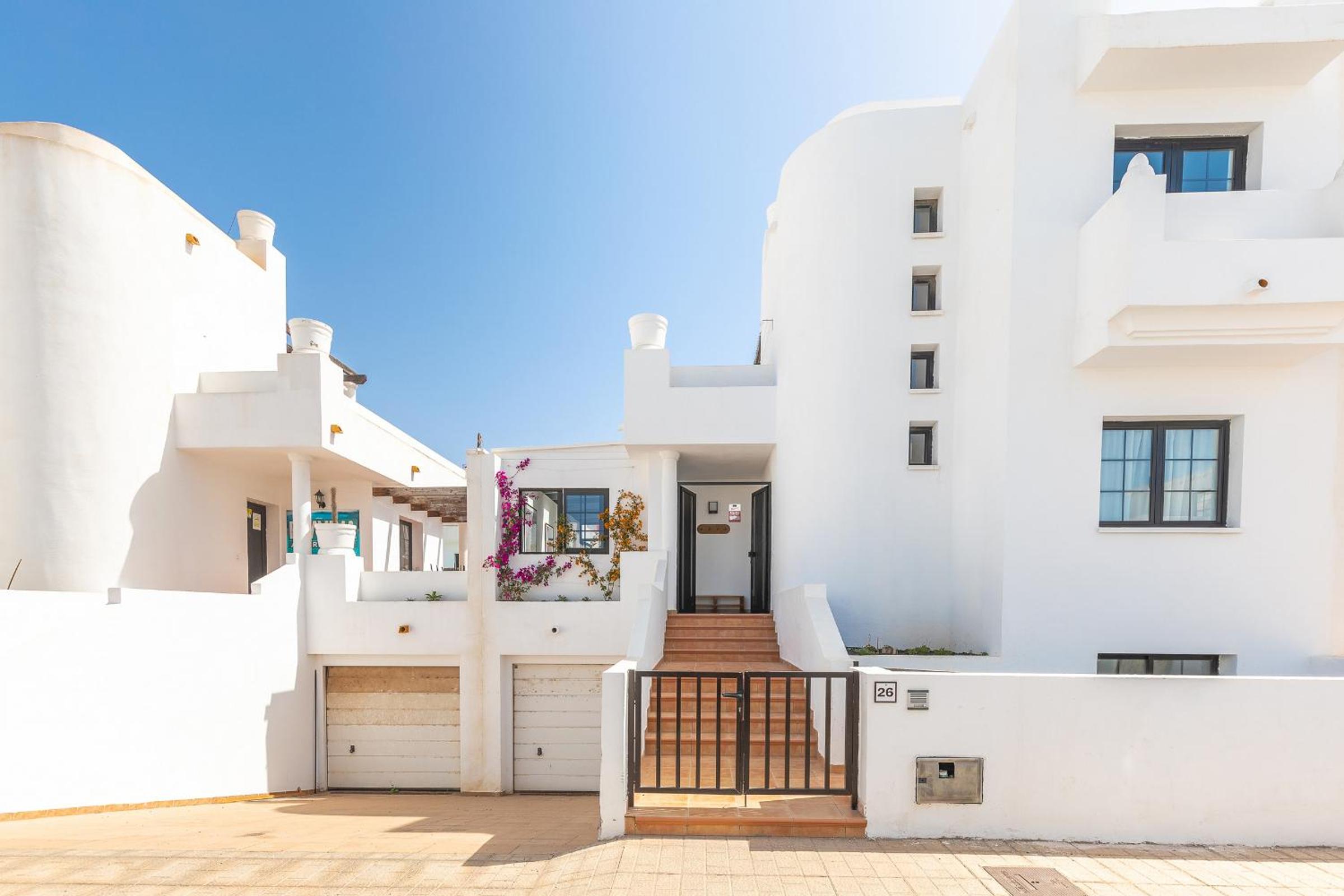 Villa Solana - Private Pool & Rooftop near the Beach