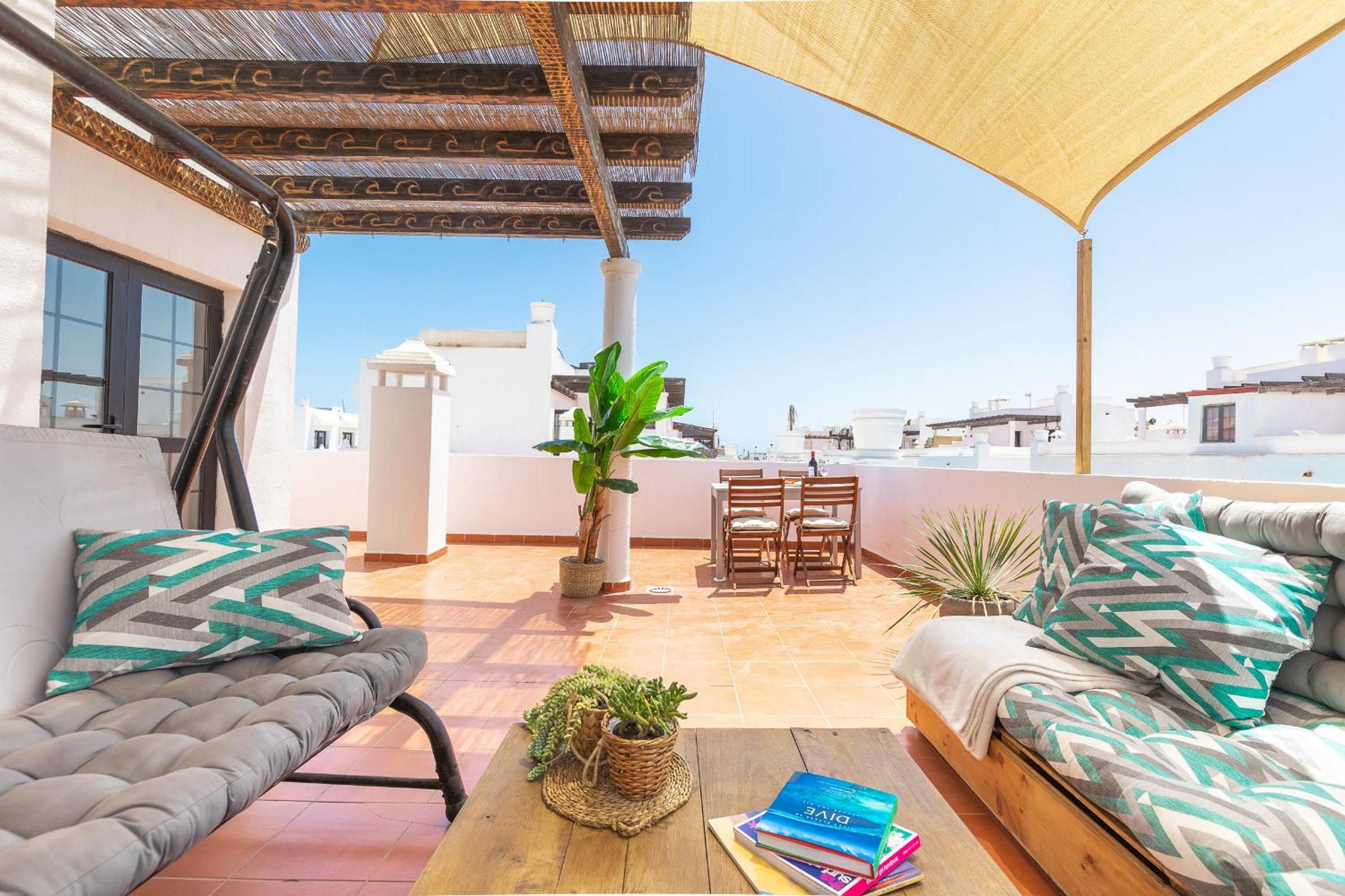 Villa Solana - Private Pool & Rooftop near the Beach