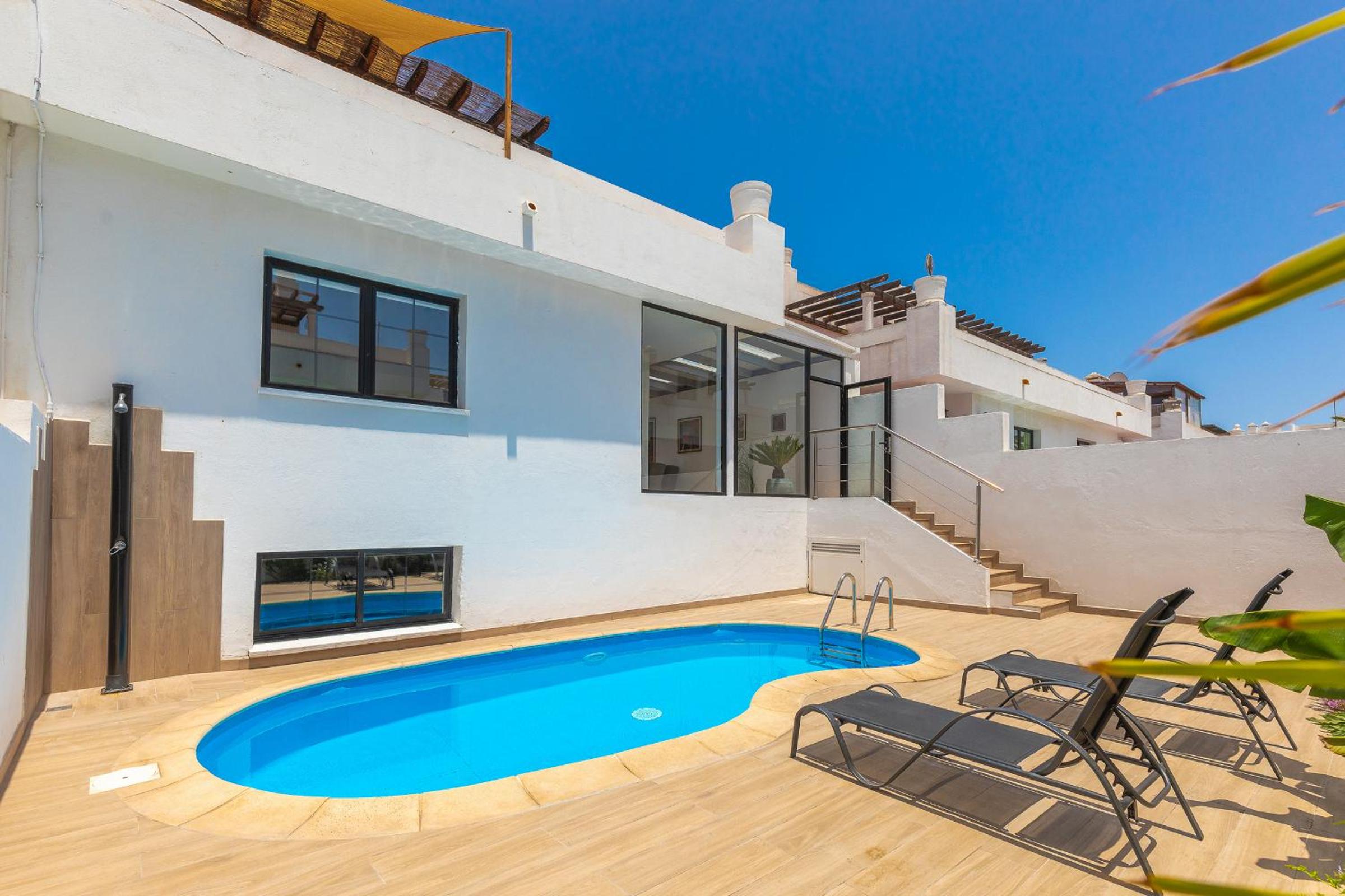 Villa Solana - Private Pool & Rooftop near the Beach