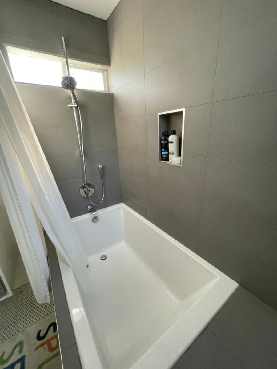 Beautiful 3 Bed 3 Bath upper house in Bernal Glen view 5