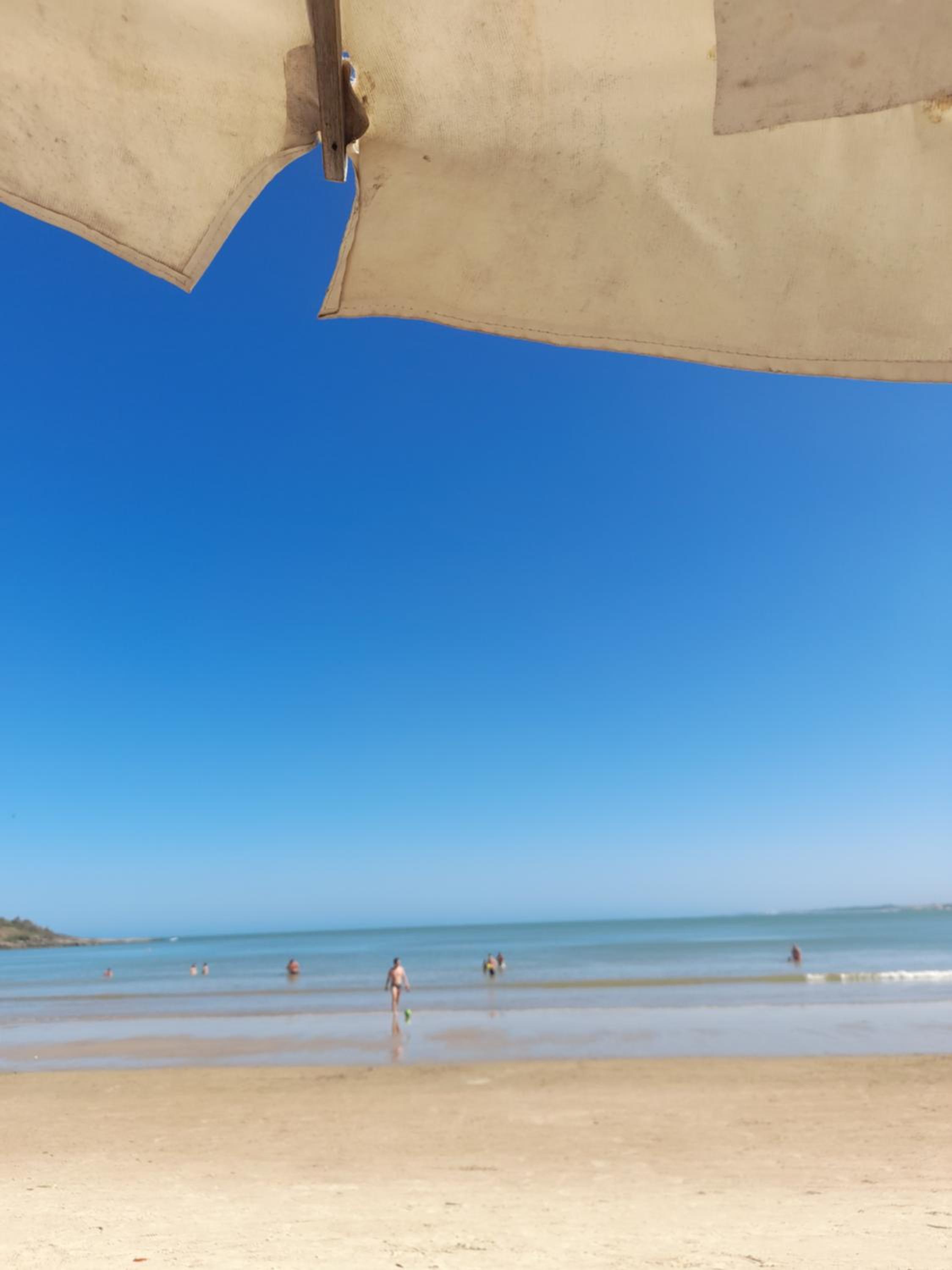 Apartamento Praia do Morro com Churrasqueira, Cozinha Gourmet e Wifi