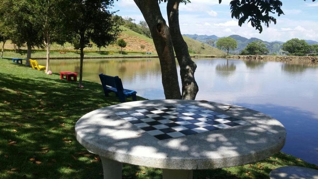 Tocas do Lago