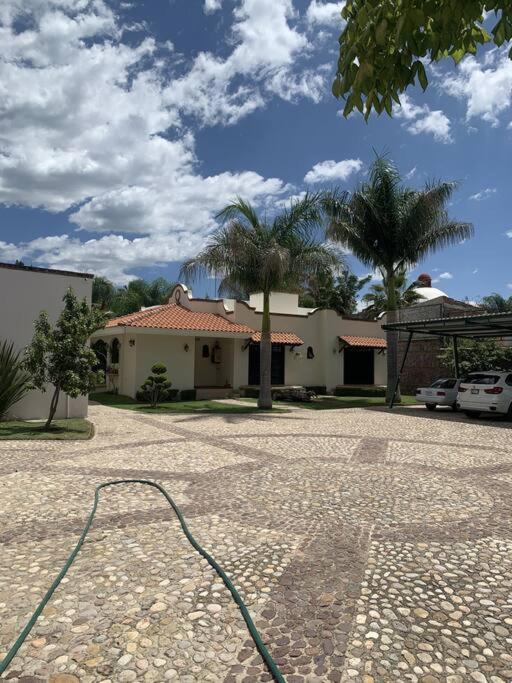 Villa Quinta Lomas casa completa con aéreas verdes view 3