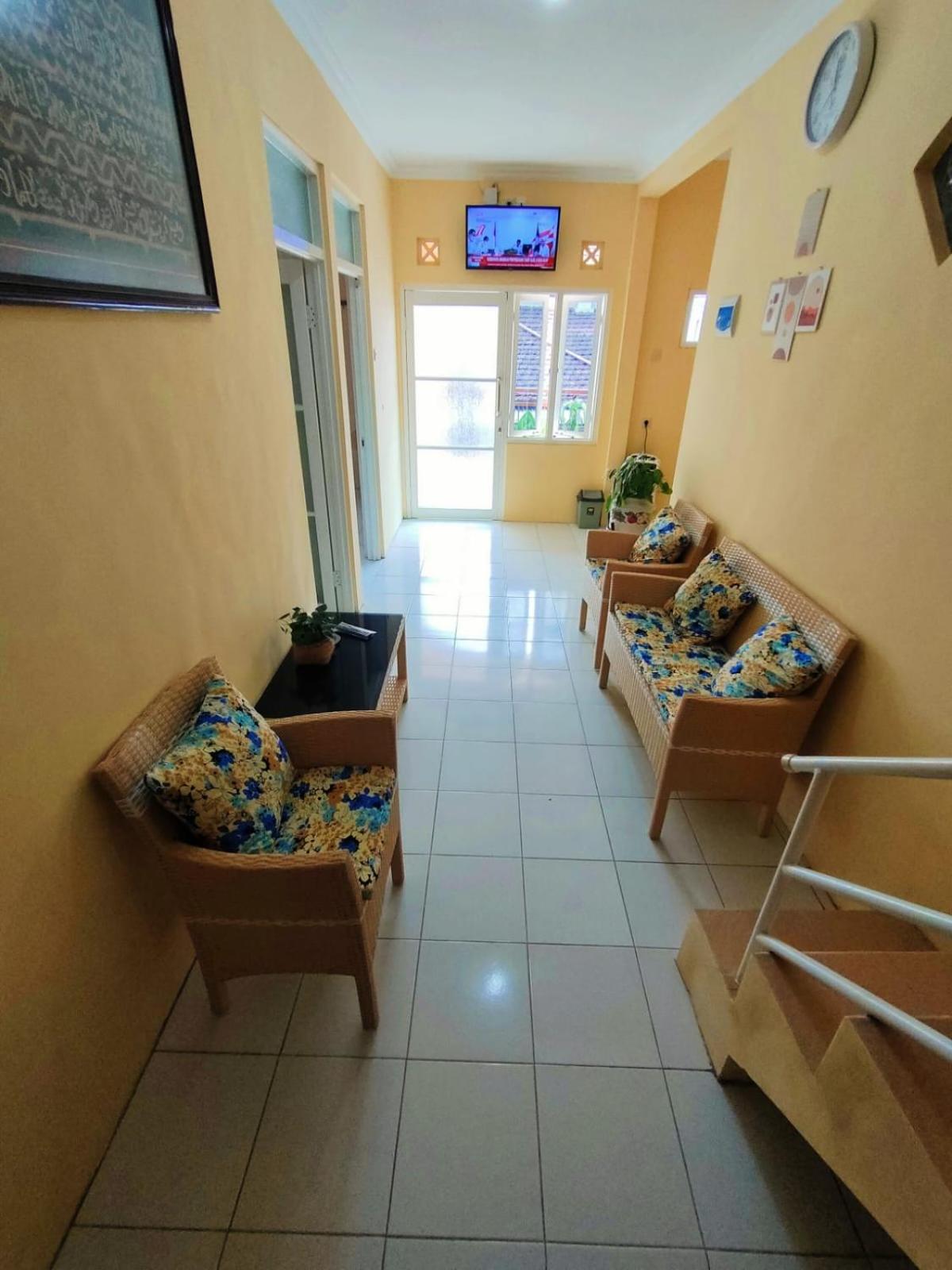 Sierra Homestay Malang 3 BR AC view 5