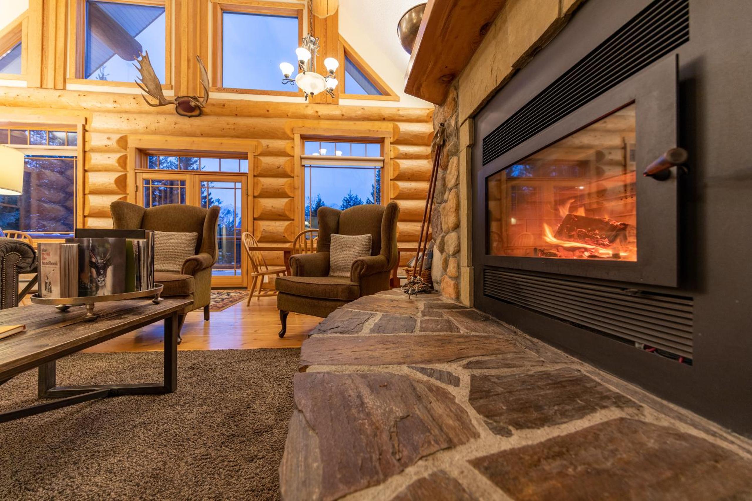 Golden Vacations - Moberly Lodge - Property Image 3