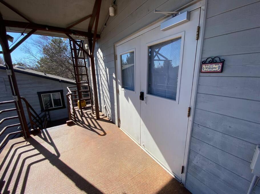Roof-top stay, king-size bed, views of Loveland view 2