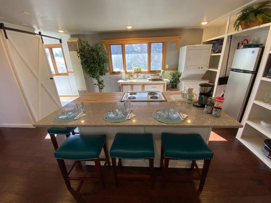 Roof-top stay, king-size bed, views of Loveland view 5