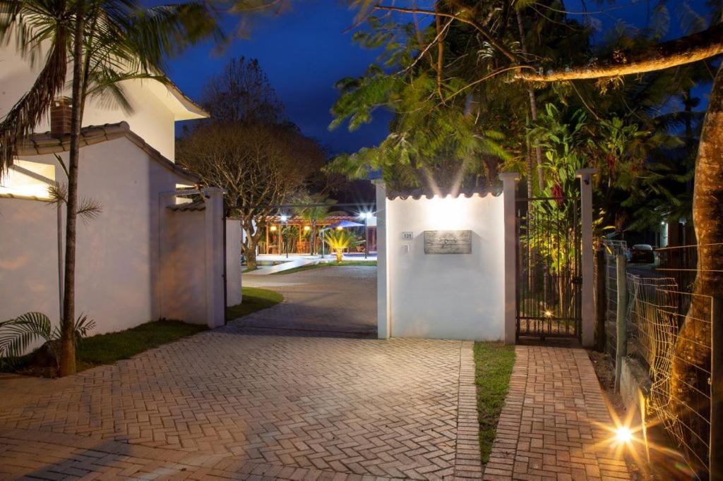 Casa Andorinha 3 Quartos com ar condicionado, piscina privativa, área gourmet, próximo ao Centro Histórico e roupa de cama e banho de qualidade