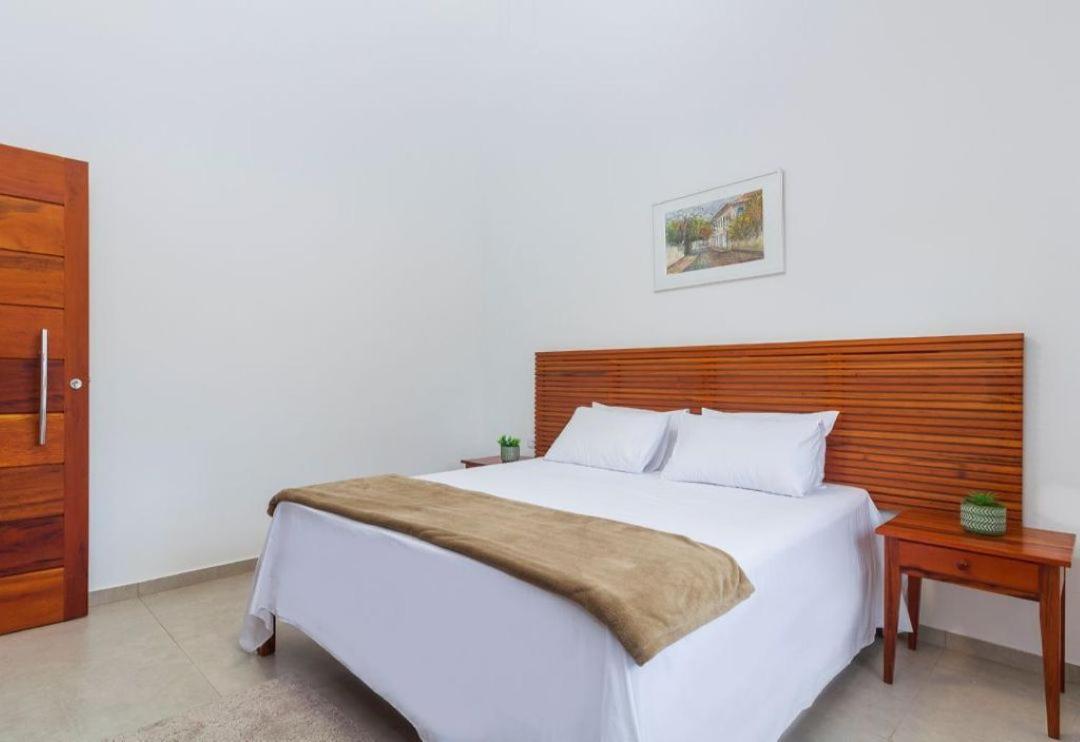 Casa Andorinha 3 Quartos com ar condicionado, piscina privativa, área gourmet, próximo ao Centro Histórico e roupa de cama e banho de qualidade