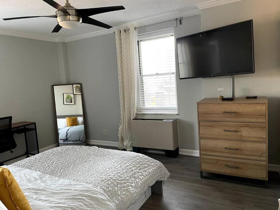 Home Away from Home Condo Downtown ATL 16th floor