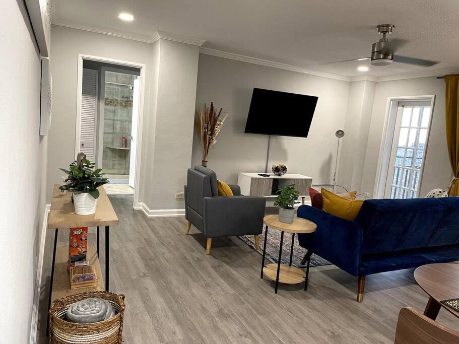 Home Away from Home Condo Downtown ATL 16th floor