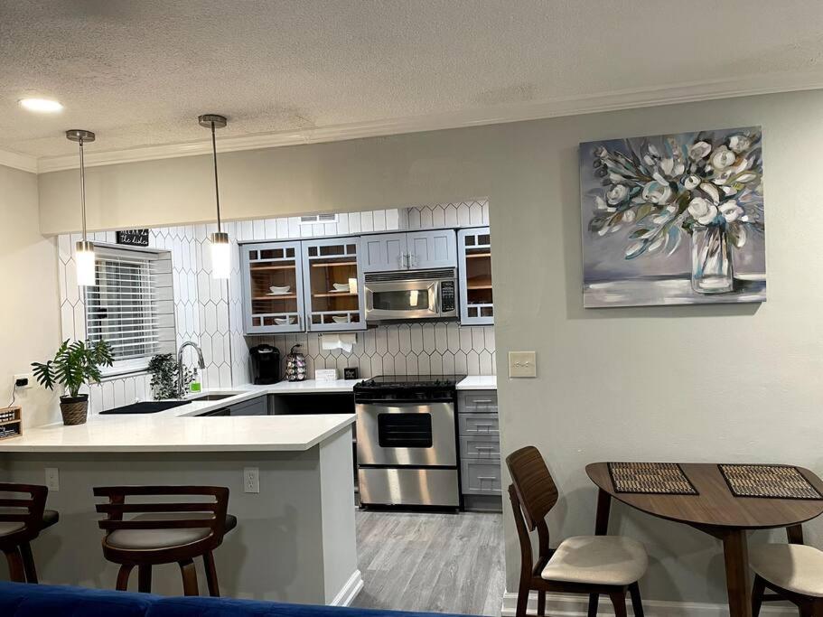 Home Away from Home Condo Downtown ATL 16th floor
