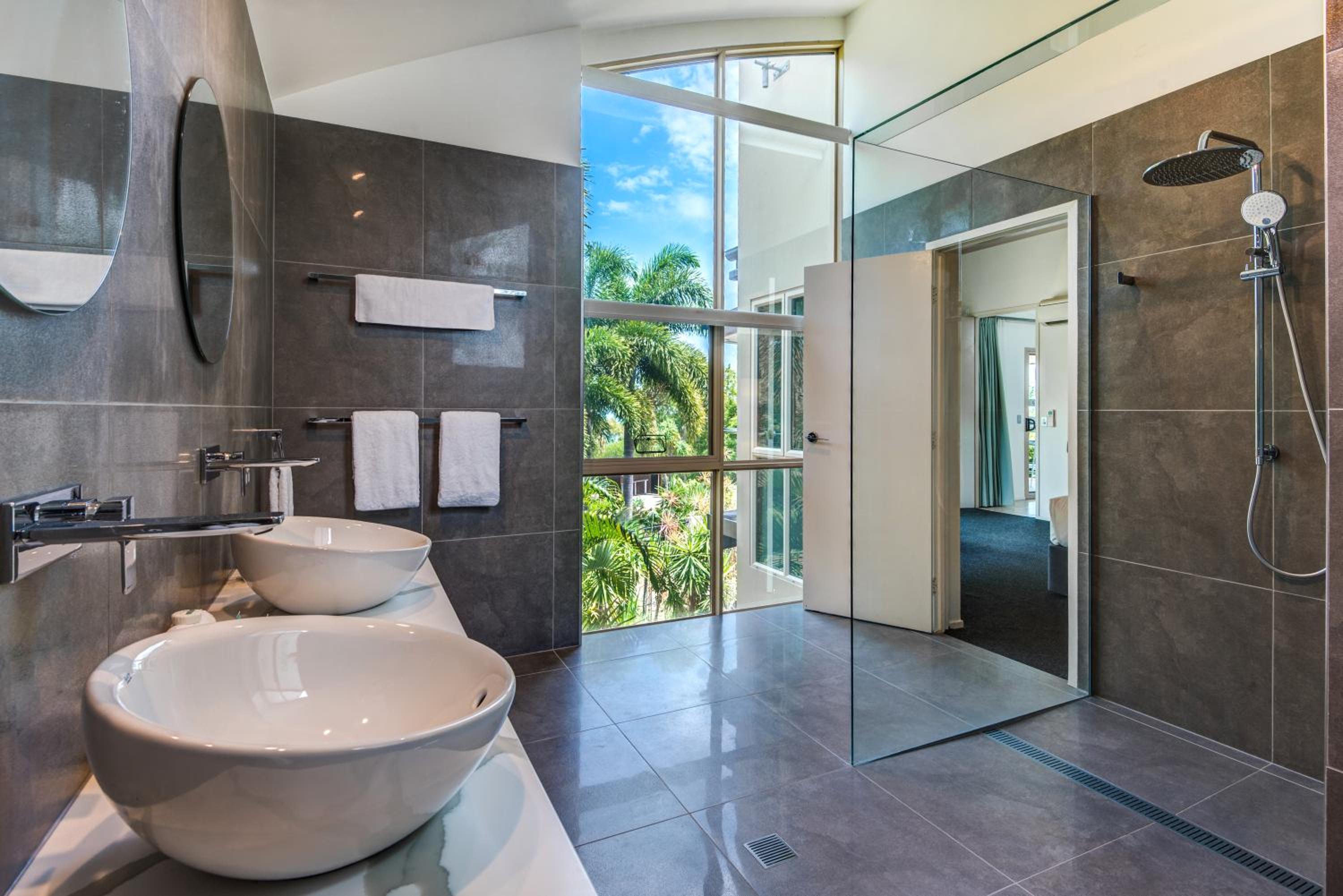 Cooinda Gardens 6 on Hamilton Island by HamoRent
