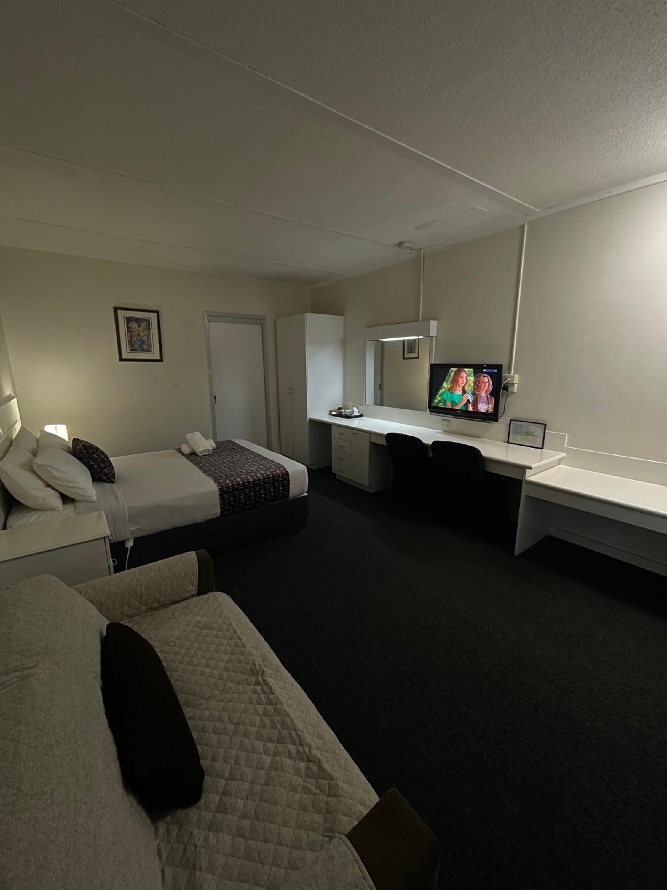 Parkside Inn Motel