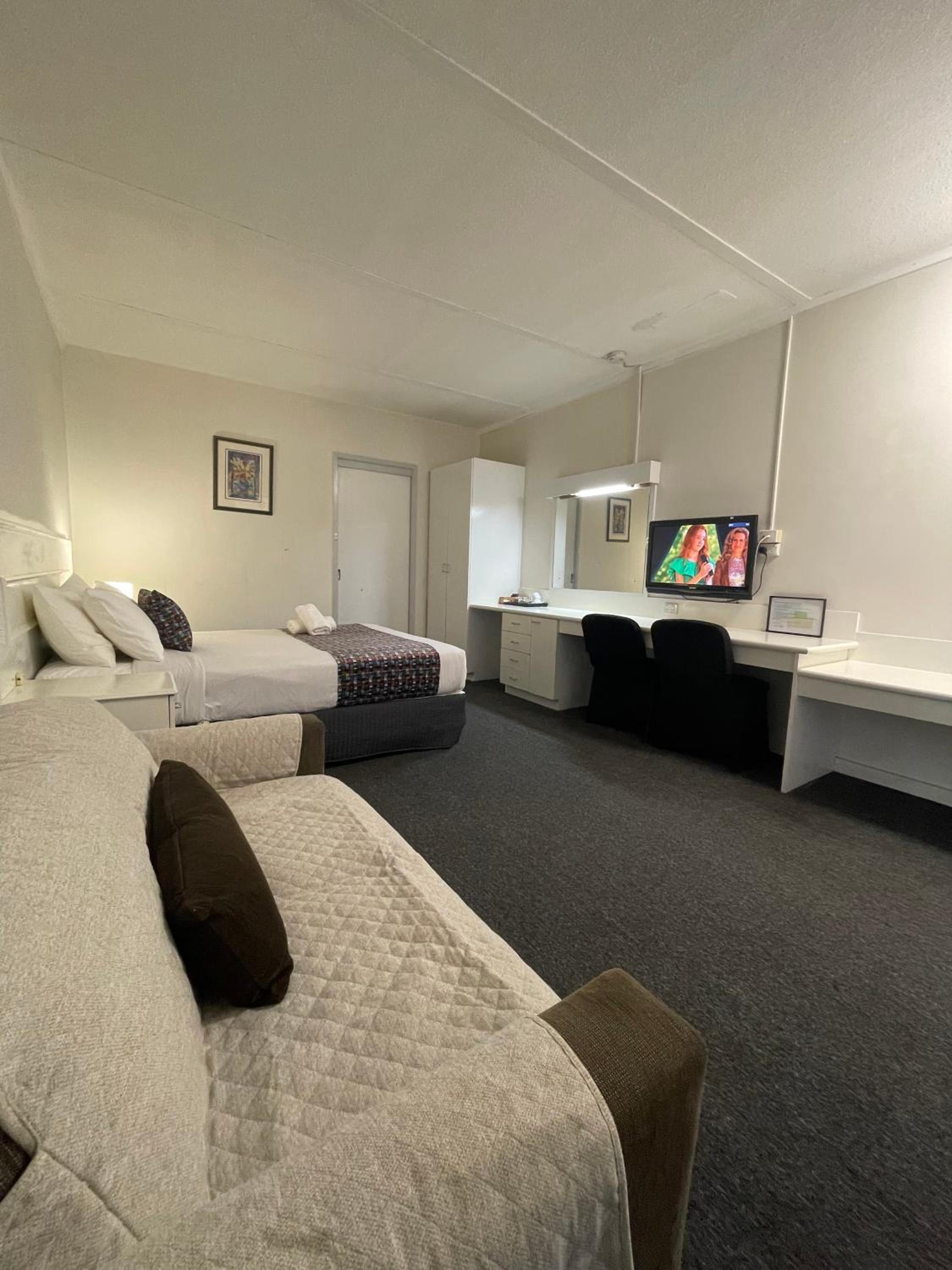 Parkside Inn Motel