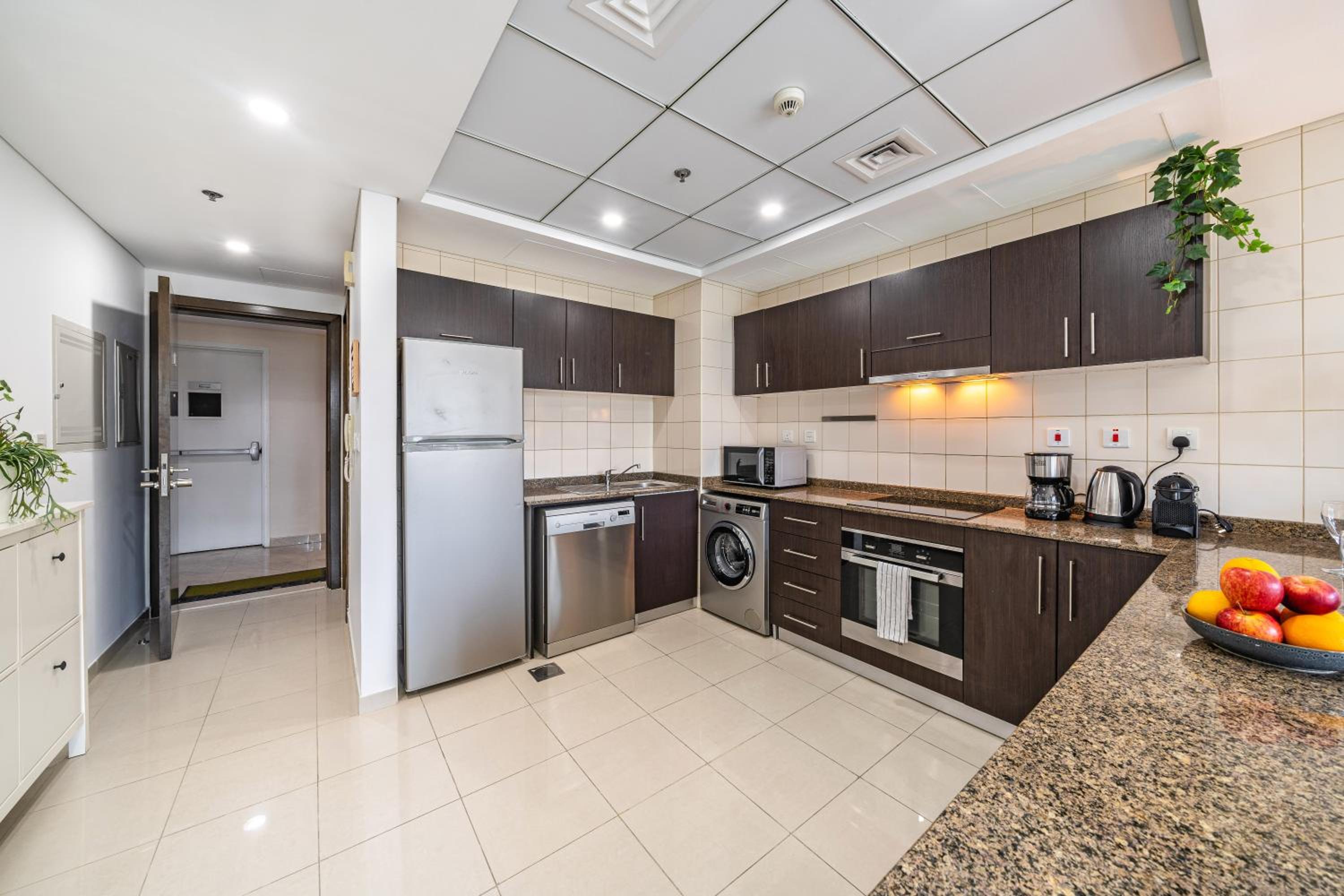 Cute 1BR - Dubai Marina Views - Walk 9min to Beach