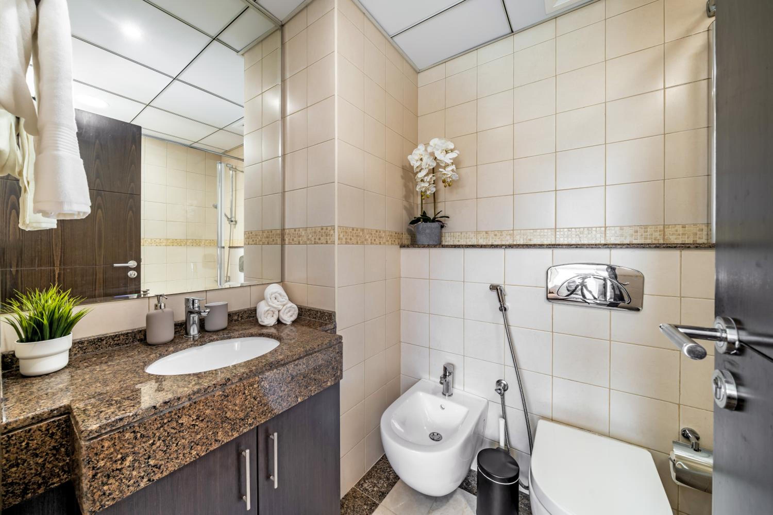 Cute 1BR - Dubai Marina Views - Walk 9min to Beach