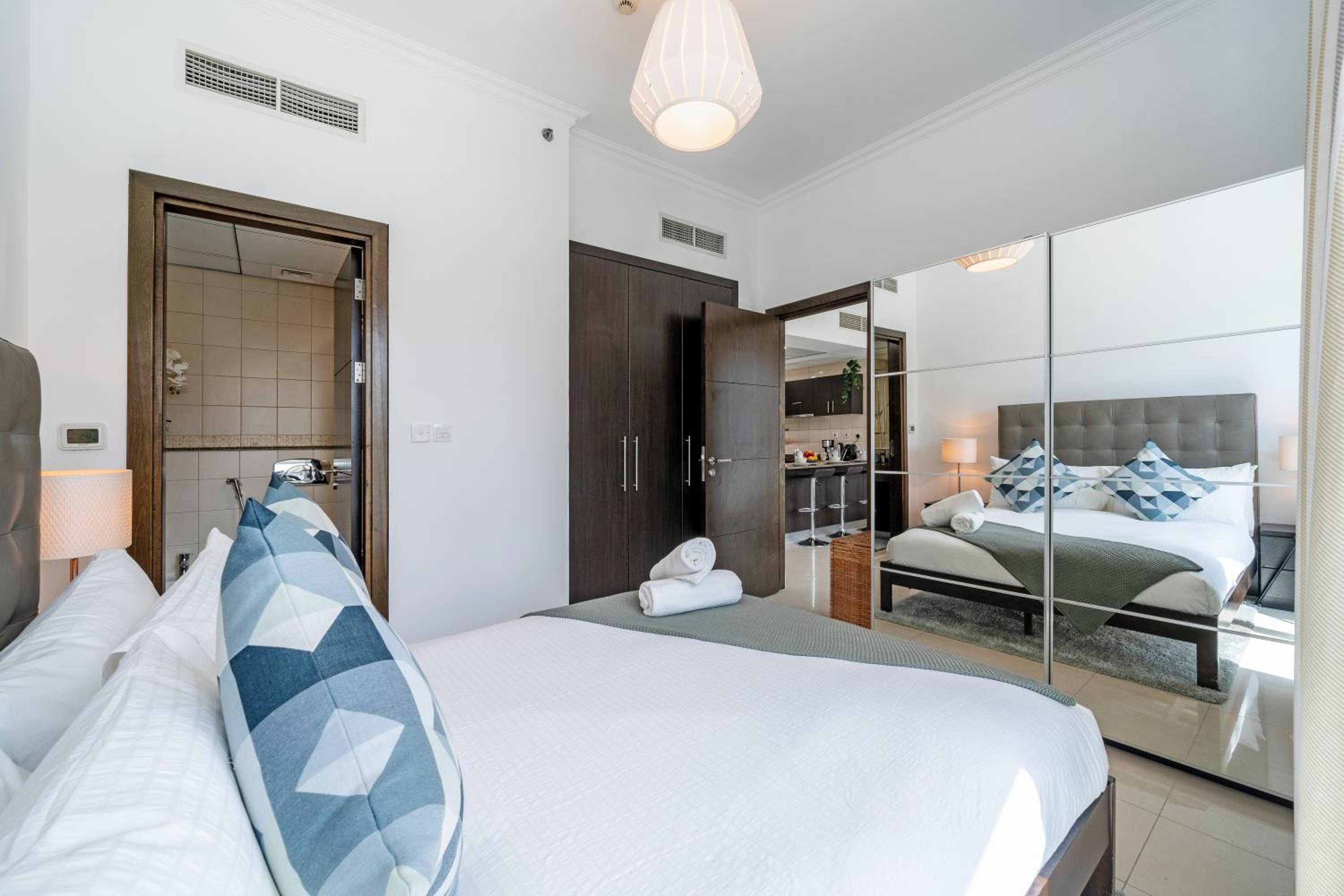 Cute 1BR - Dubai Marina Views - Walk 9min to Beach
