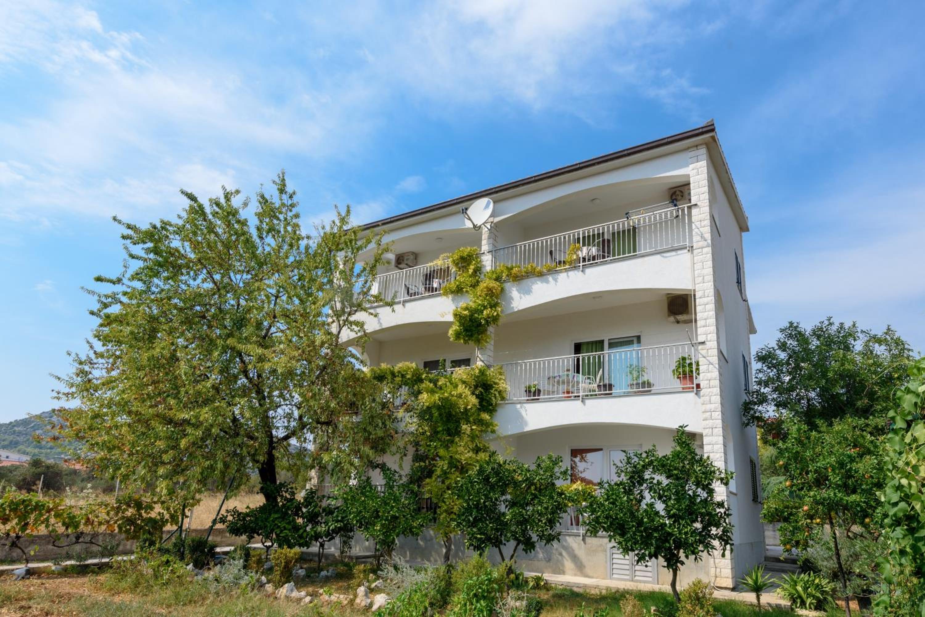 Apartments by the sea Seget Vranjica, Trogir - 18229 view 3